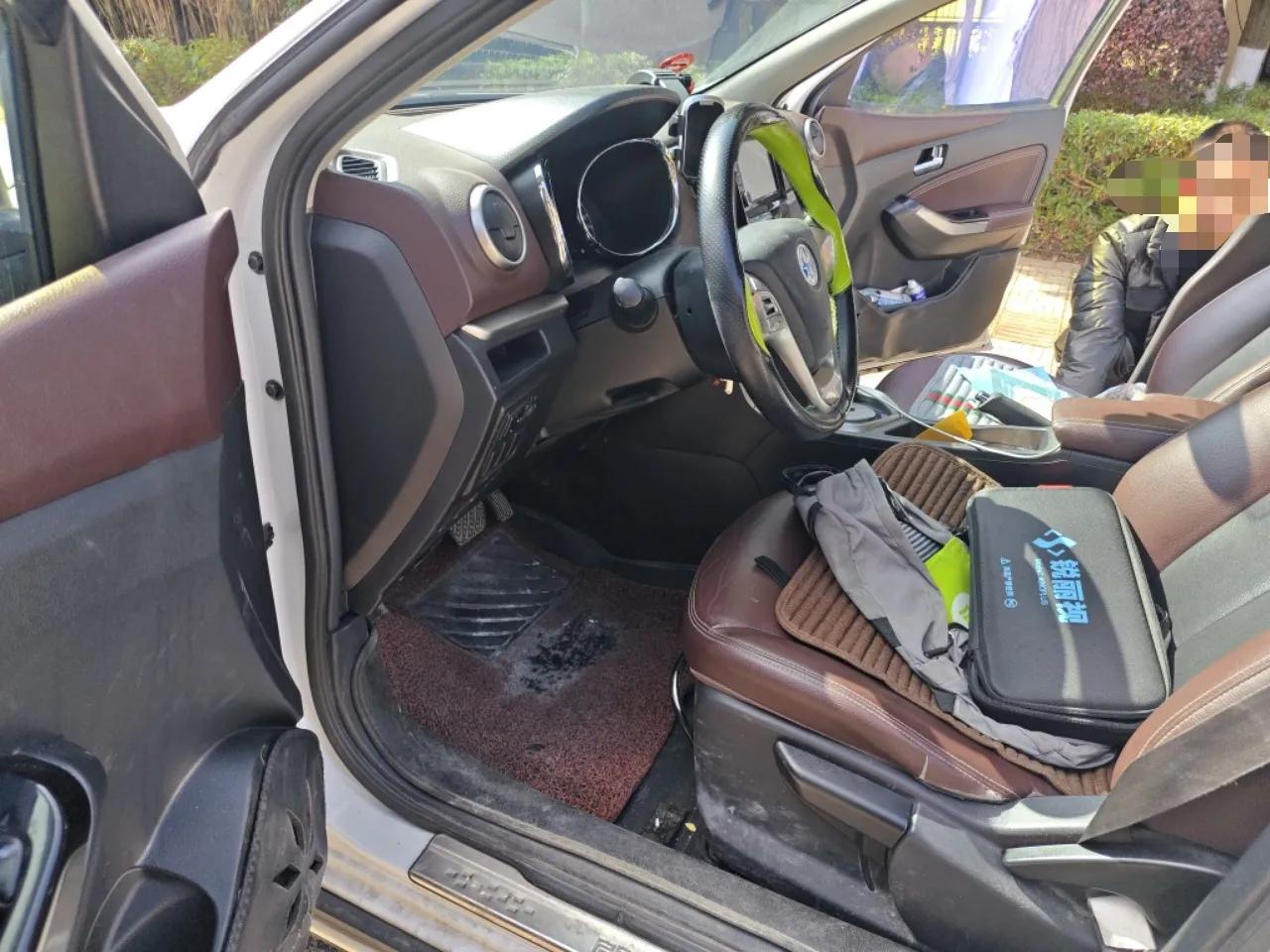 Venucia T70X 2016 2.0L CVT SmartFun Sport Edition — миниатюра 17