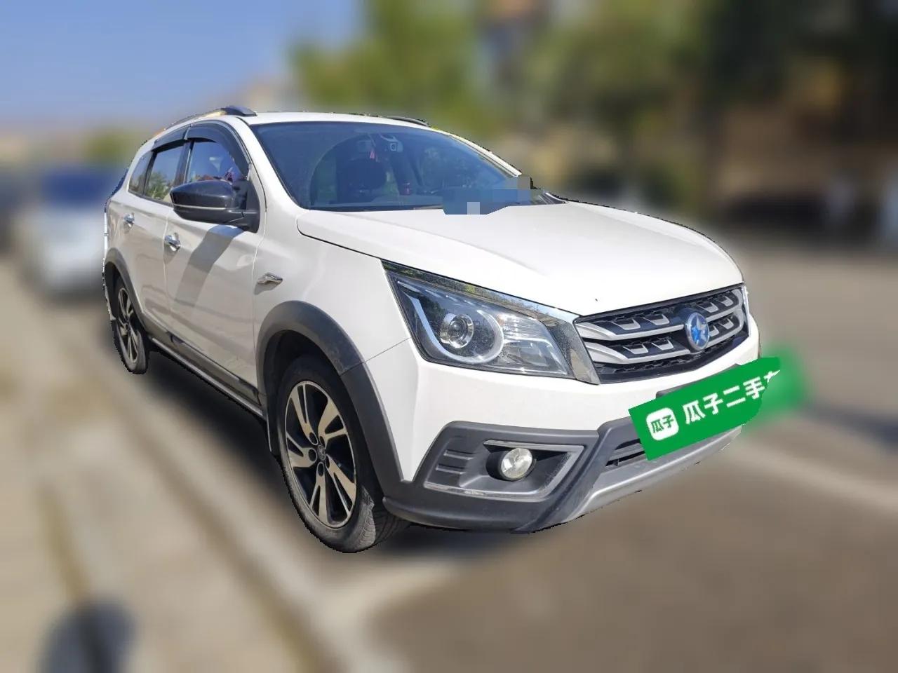 Venucia T70X 2016 2.0L CVT SmartFun Sport Edition — миниатюра 3