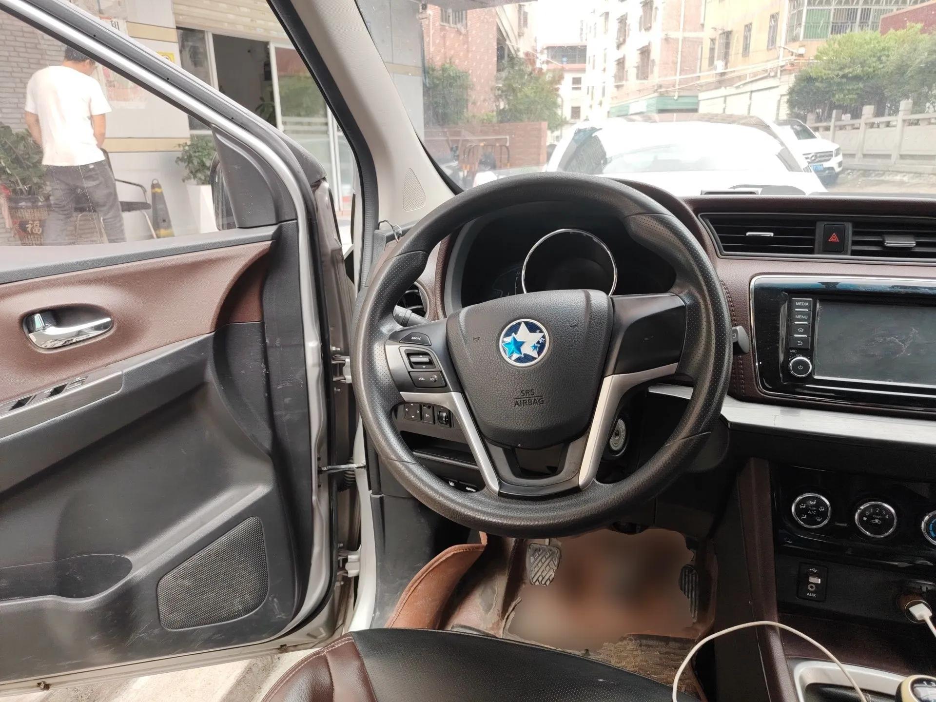 Venucia M50V 2017 1.5L XL Manual Comfort Edition — миниатюра 11