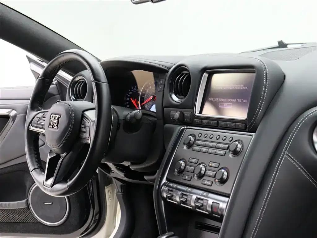 2015 Nissan GT-R 3.8T Dynamic Black Interior Edition — миниатюра 11
