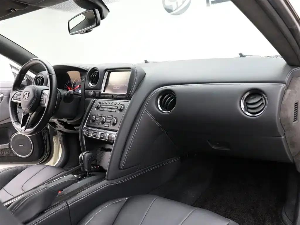 2015 Nissan GT-R 3.8T Dynamic Black Interior Edition — миниатюра 12