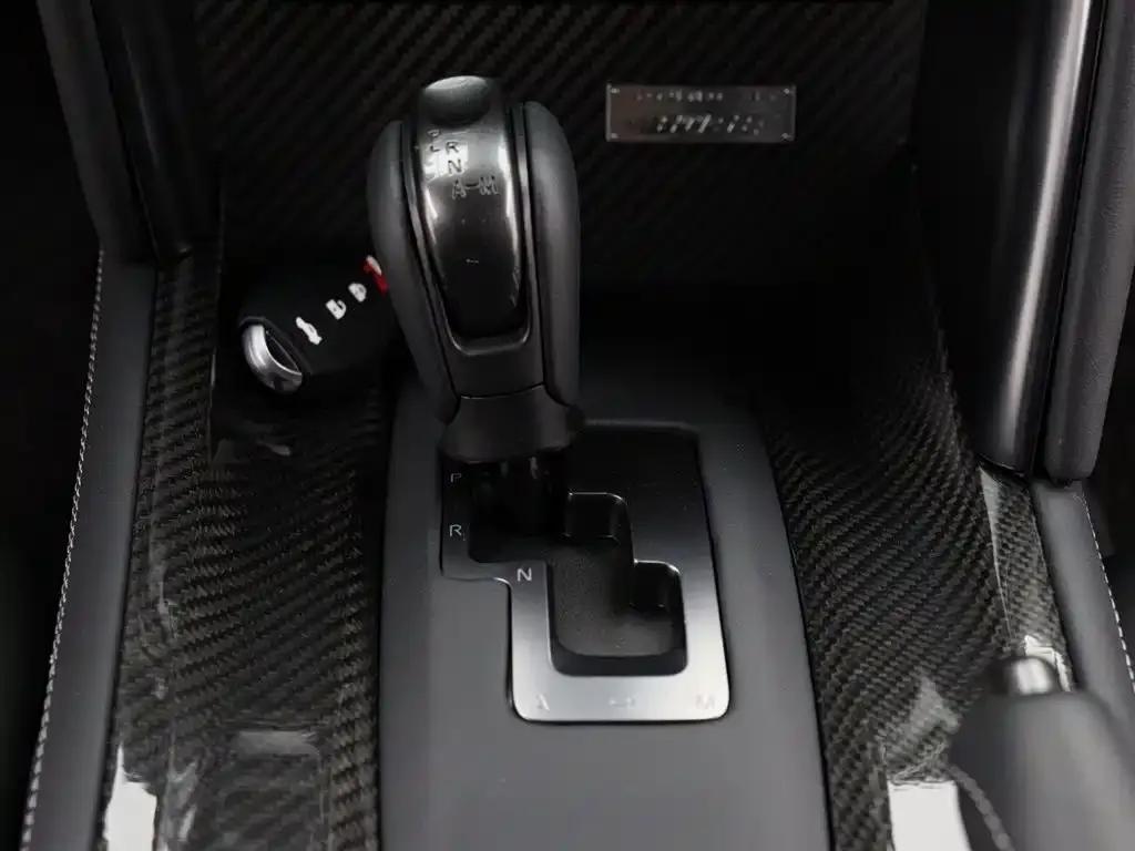 2015 Nissan GT-R 3.8T Dynamic Black Interior Edition — миниатюра 20