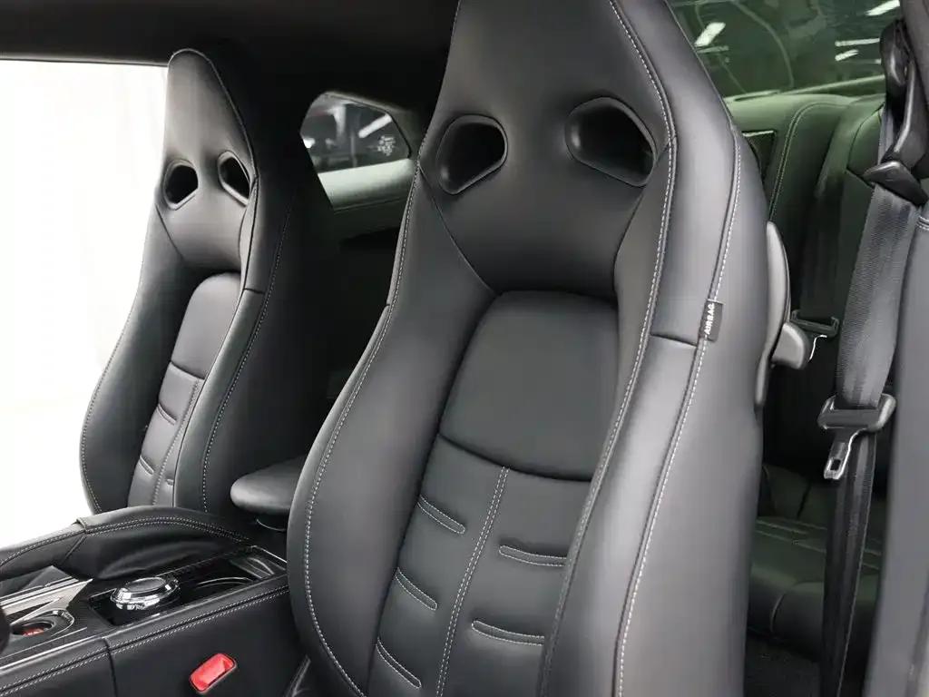 2015 Nissan GT-R 3.8T Dynamic Black Interior Edition — миниатюра 3