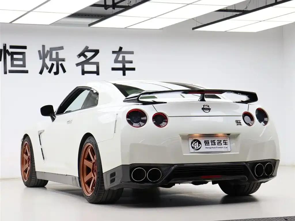 2015 Nissan GT-R 3.8T Dynamic Black Interior Edition — миниатюра 25