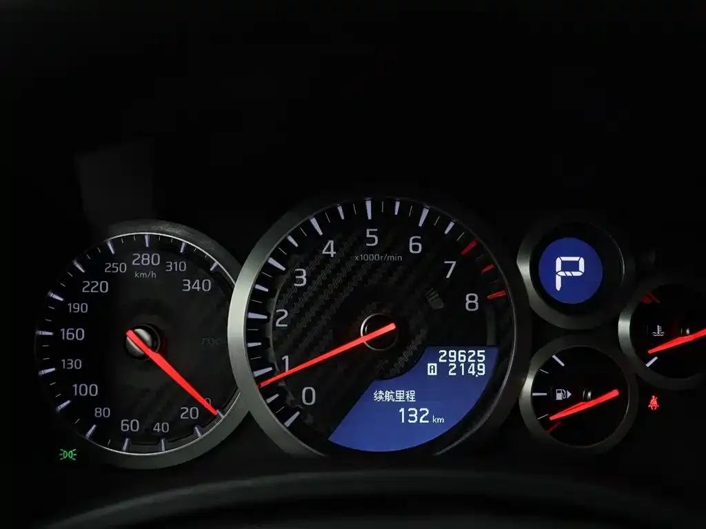 2015 Nissan GT-R 3.8T Dynamic Black Interior Edition — миниатюра 28