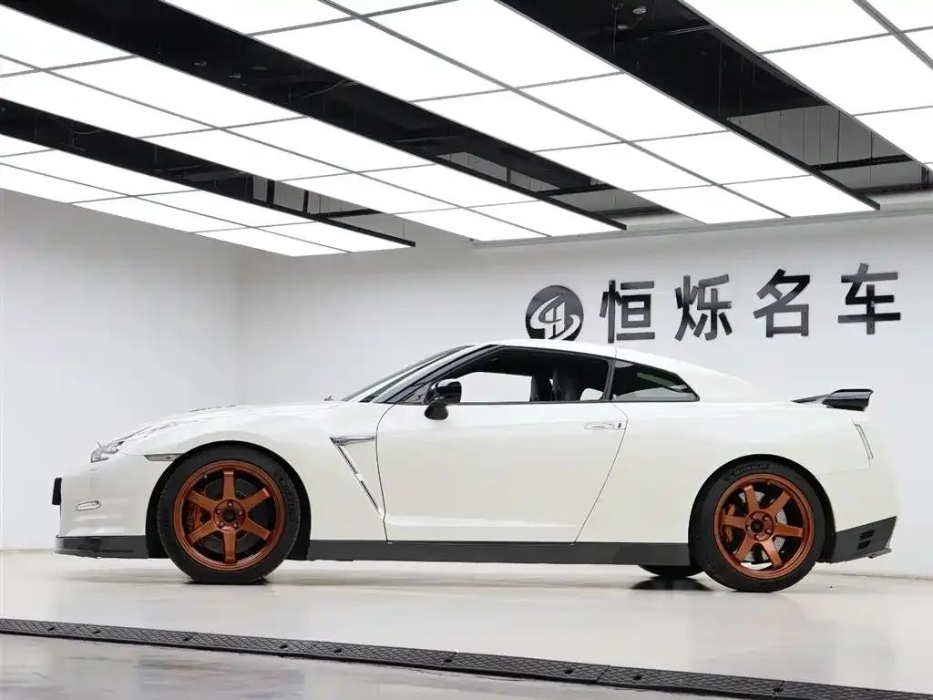 2015 Nissan GT-R 3.8T Dynamic Black Interior Edition — миниатюра 33