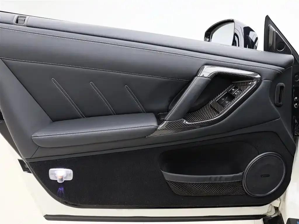 2015 Nissan GT-R 3.8T Dynamic Black Interior Edition — миниатюра 6