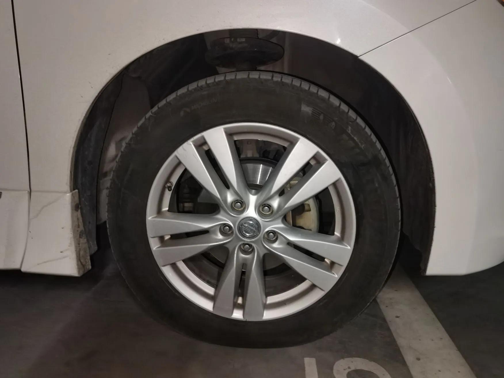 Nissan Quest 2012 3.5L SL — миниатюра 8