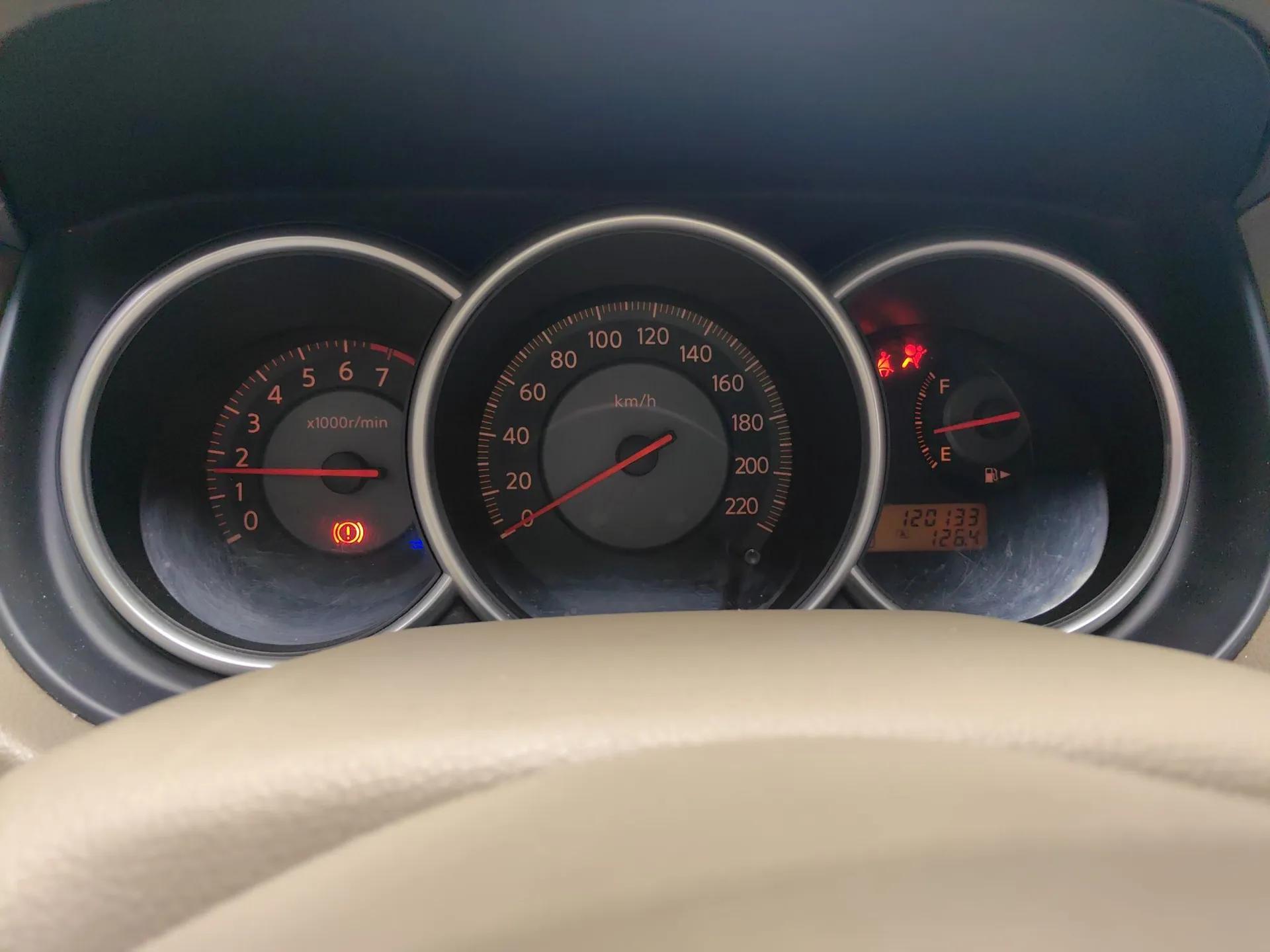 Nissan Tiida Sedan 2006 1.6JE AT — миниатюра 12