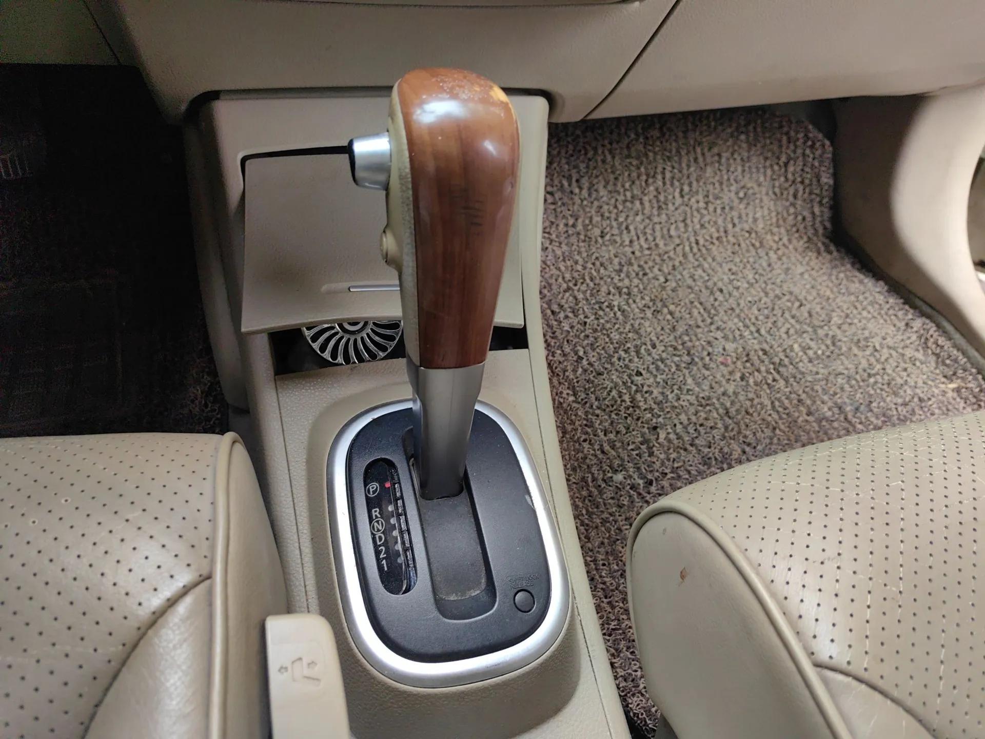Nissan Tiida Sedan 2006 1.6JE AT — миниатюра 15