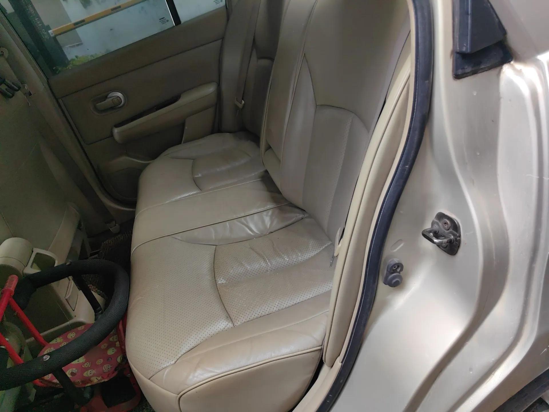 Nissan Tiida Sedan 2006 1.6JE AT — миниатюра 18