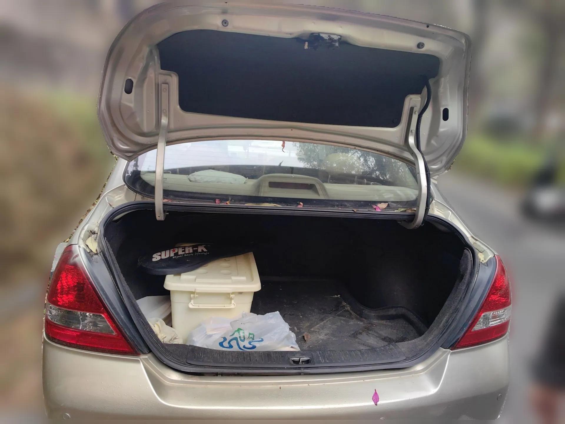 Nissan Tiida Sedan 2006 1.6JE AT — миниатюра 20