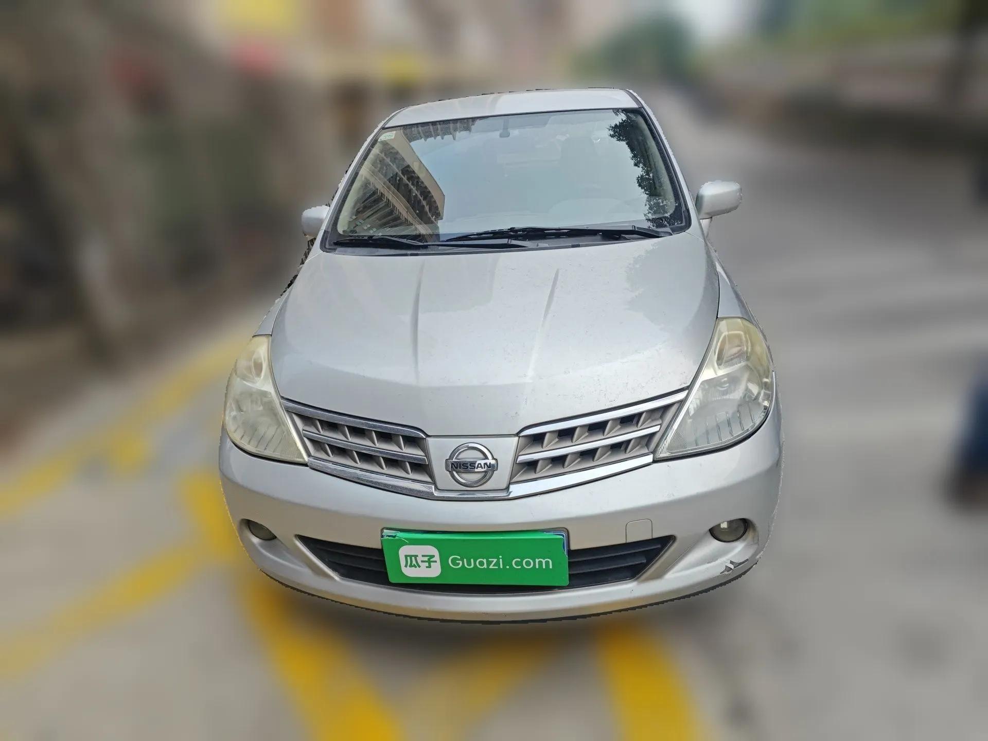 Nissan Tiida Sedan 2008 1.6L Manual Fashion Edition — миниатюра 2