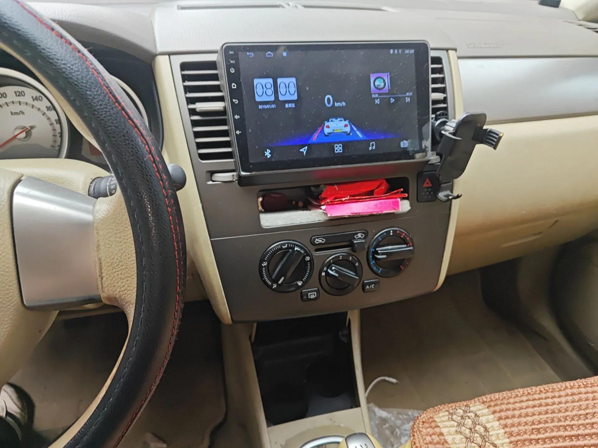 Nissan Tiida Sedan 2008 1.6L Manual Fashion Edition — миниатюра 14