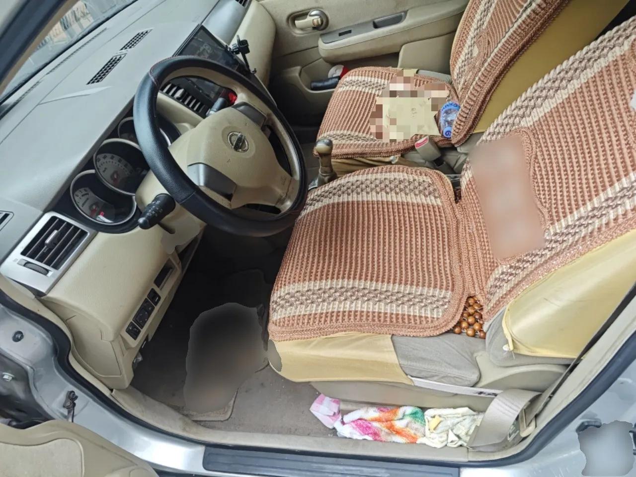 Nissan Tiida Sedan 2008 1.6L Manual Fashion Edition — миниатюра 16