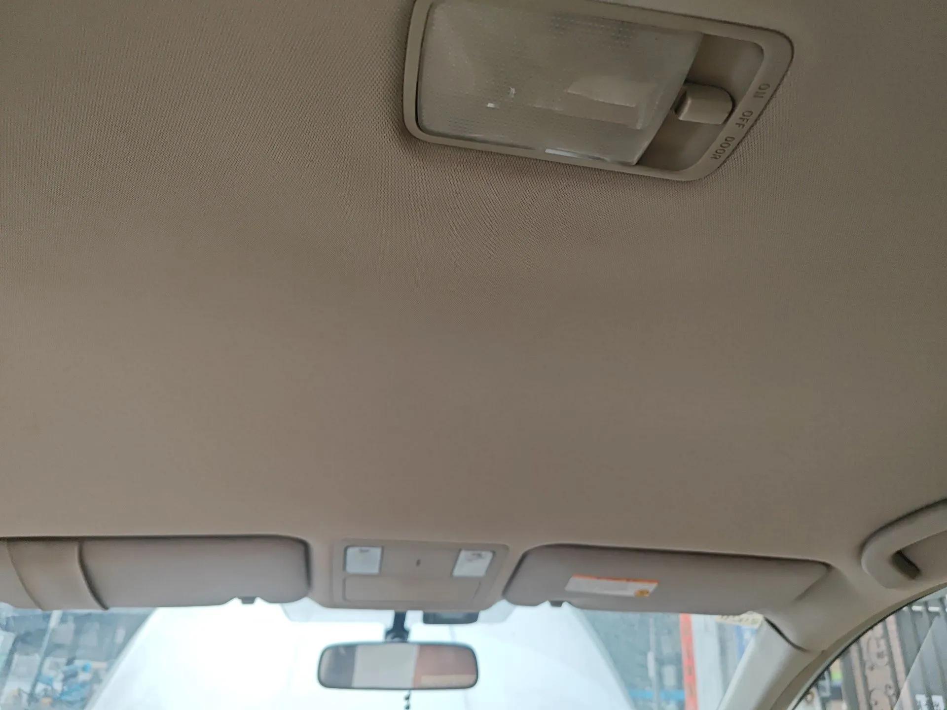 Nissan Tiida Sedan 2008 1.6L Manual Fashion Edition — миниатюра 19