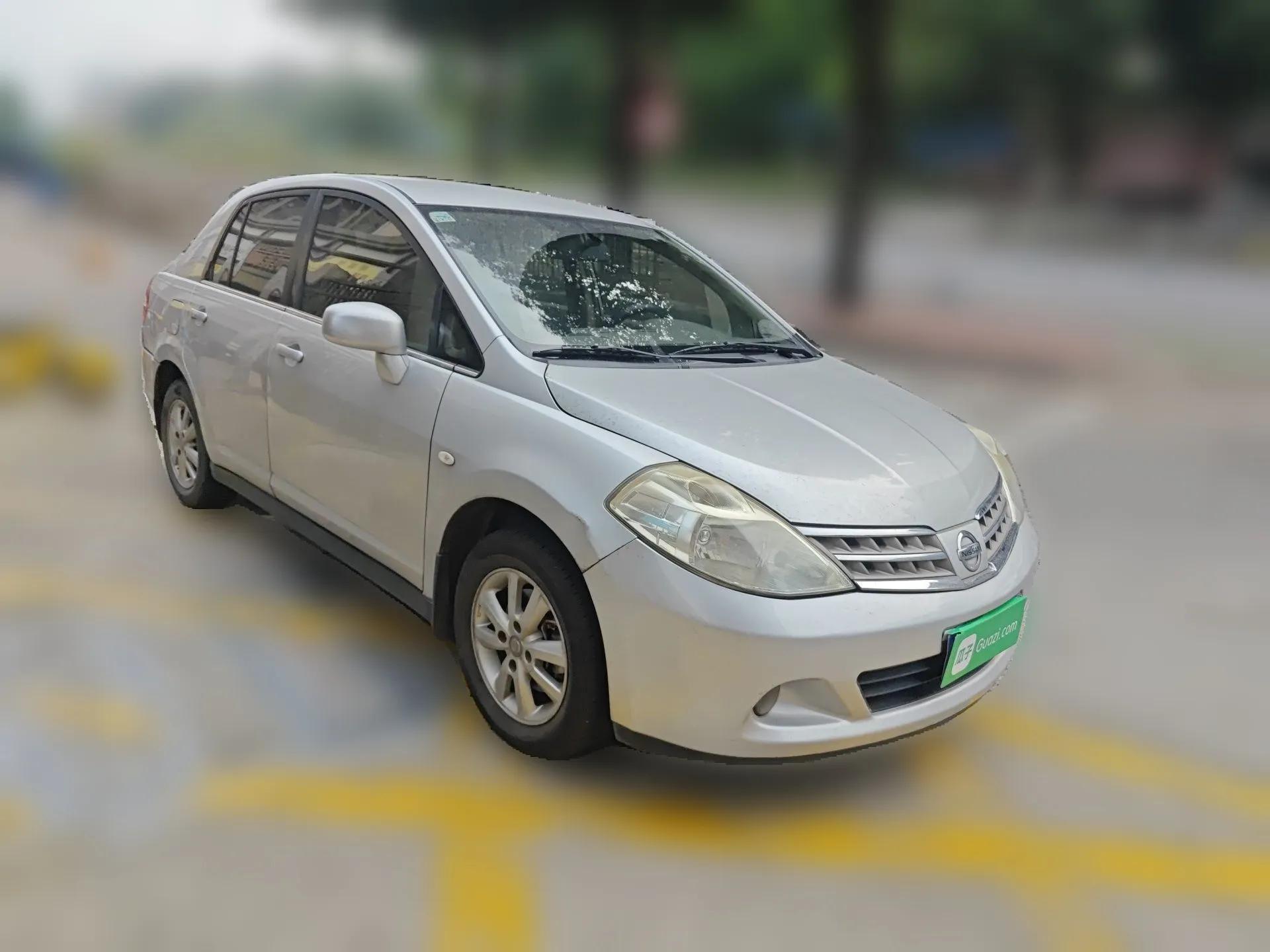 Nissan Tiida Sedan 2008 1.6L Manual Fashion Edition — миниатюра 3