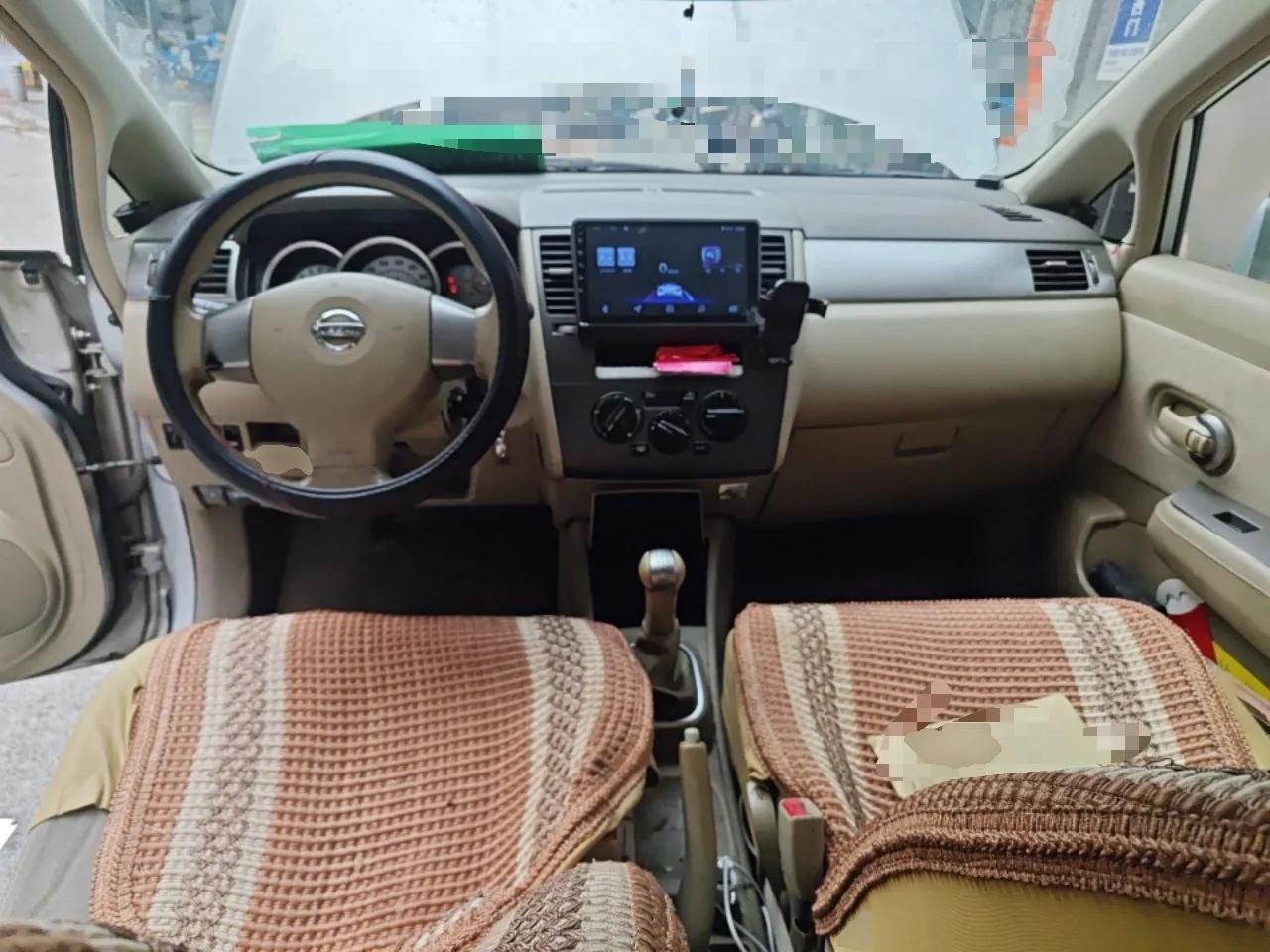 Nissan Tiida Sedan 2008 1.6L Manual Fashion Edition — миниатюра 10