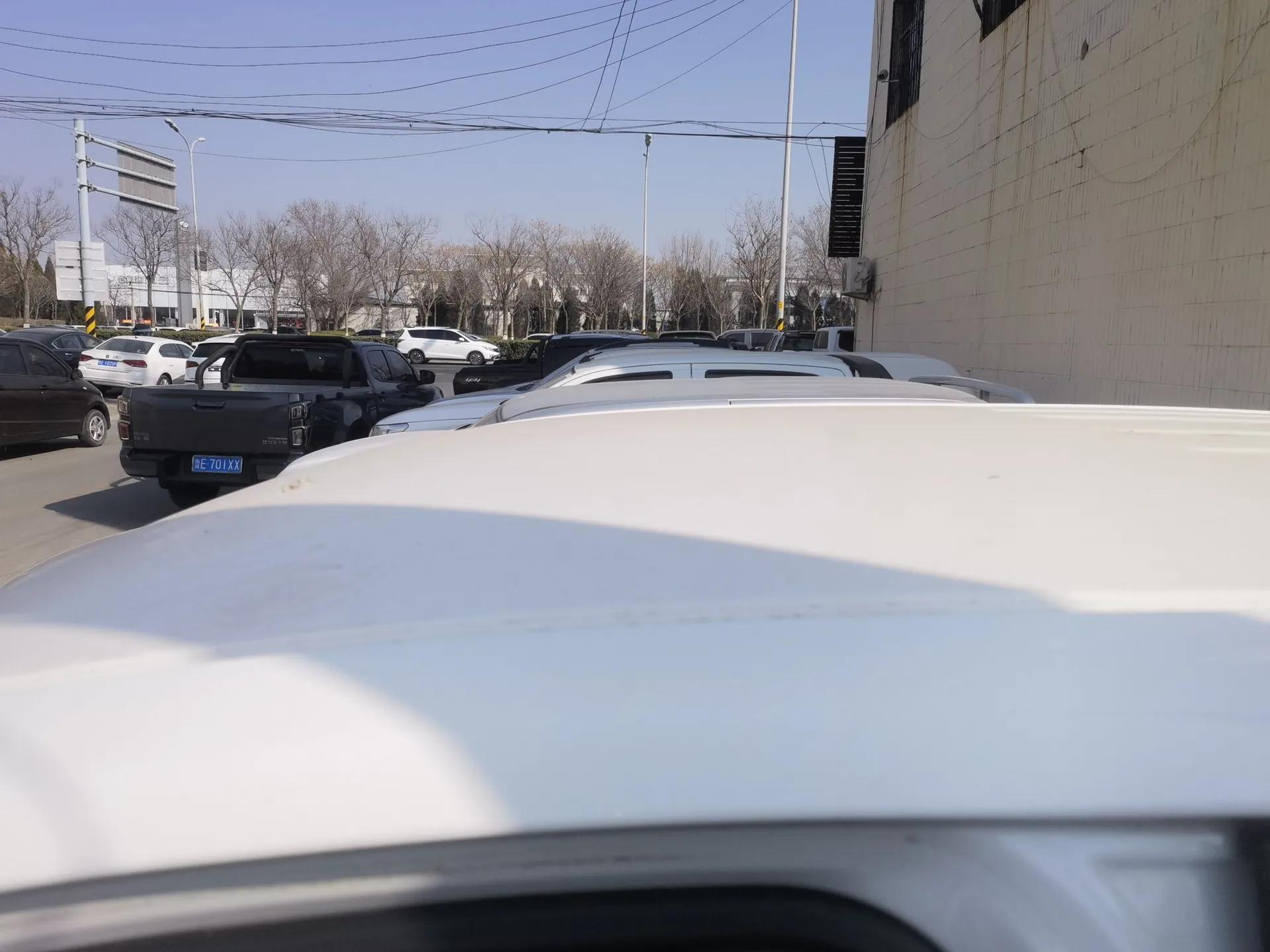 Nissan Navara 2019 2.5L Manual Two-Wheel Drive Comfort Version China VI QR25 — миниатюра 11