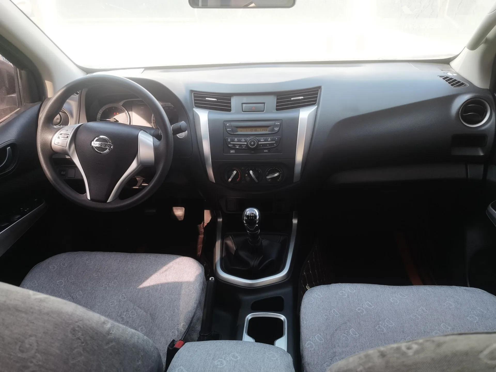Nissan Navara 2019 2.5L Manual Two-Wheel Drive Comfort Version China VI QR25 — миниатюра 12
