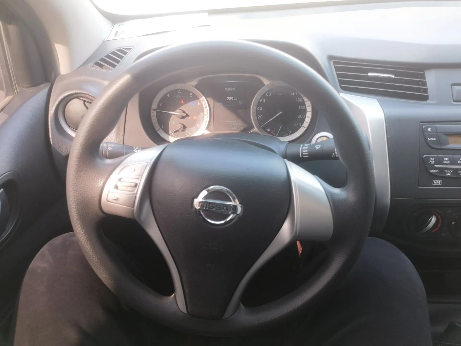 Nissan Navara 2019 2.5L Manual Two-Wheel Drive Comfort Version China VI QR25 — миниатюра 13