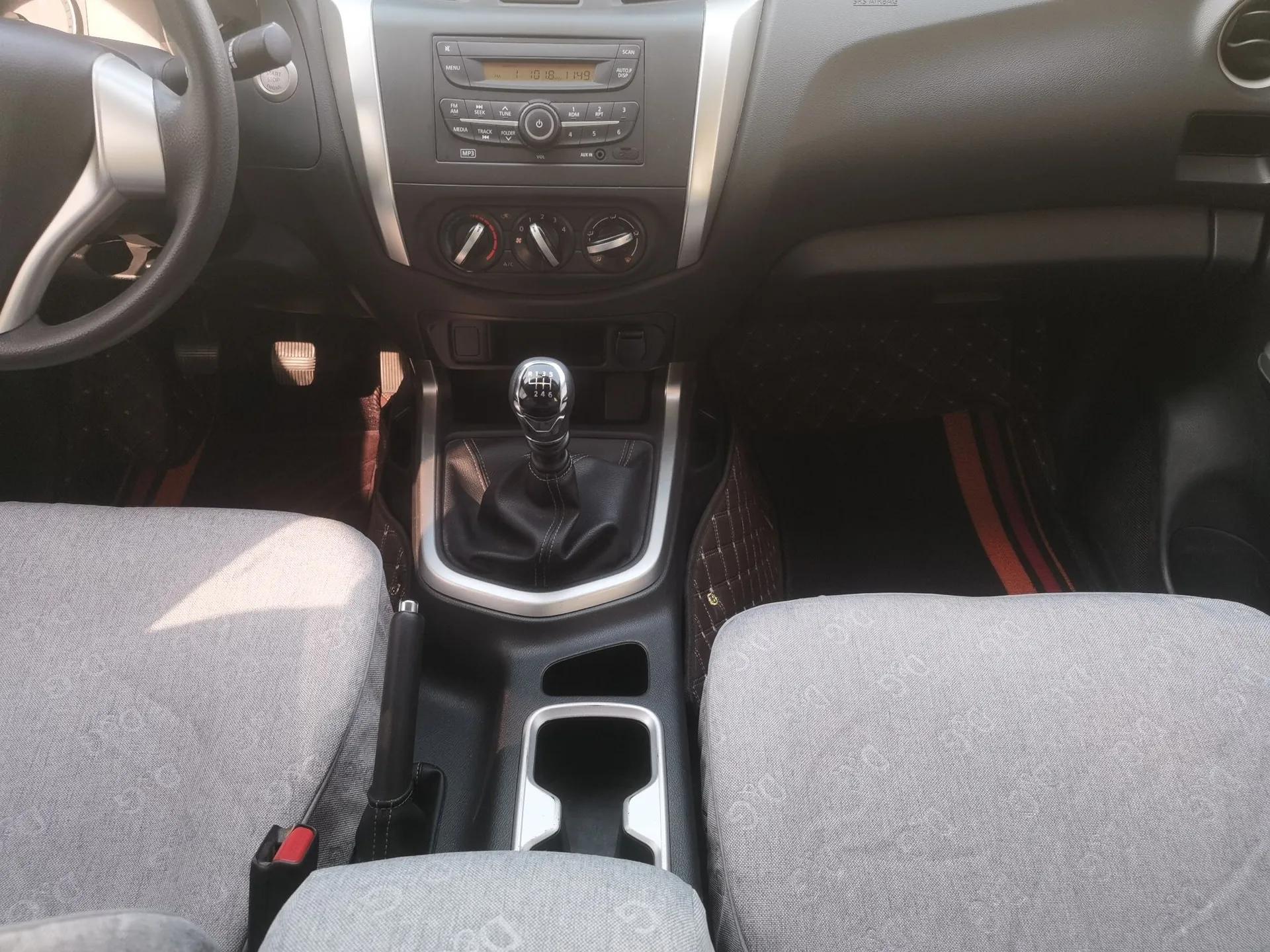 Nissan Navara 2019 2.5L Manual Two-Wheel Drive Comfort Version China VI QR25 — миниатюра 16