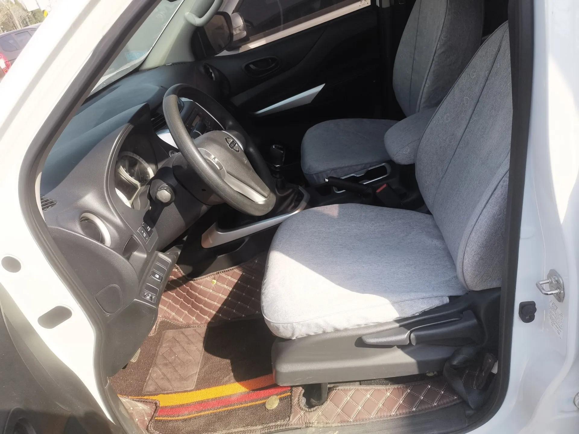 Nissan Navara 2019 2.5L Manual Two-Wheel Drive Comfort Version China VI QR25 — миниатюра 17