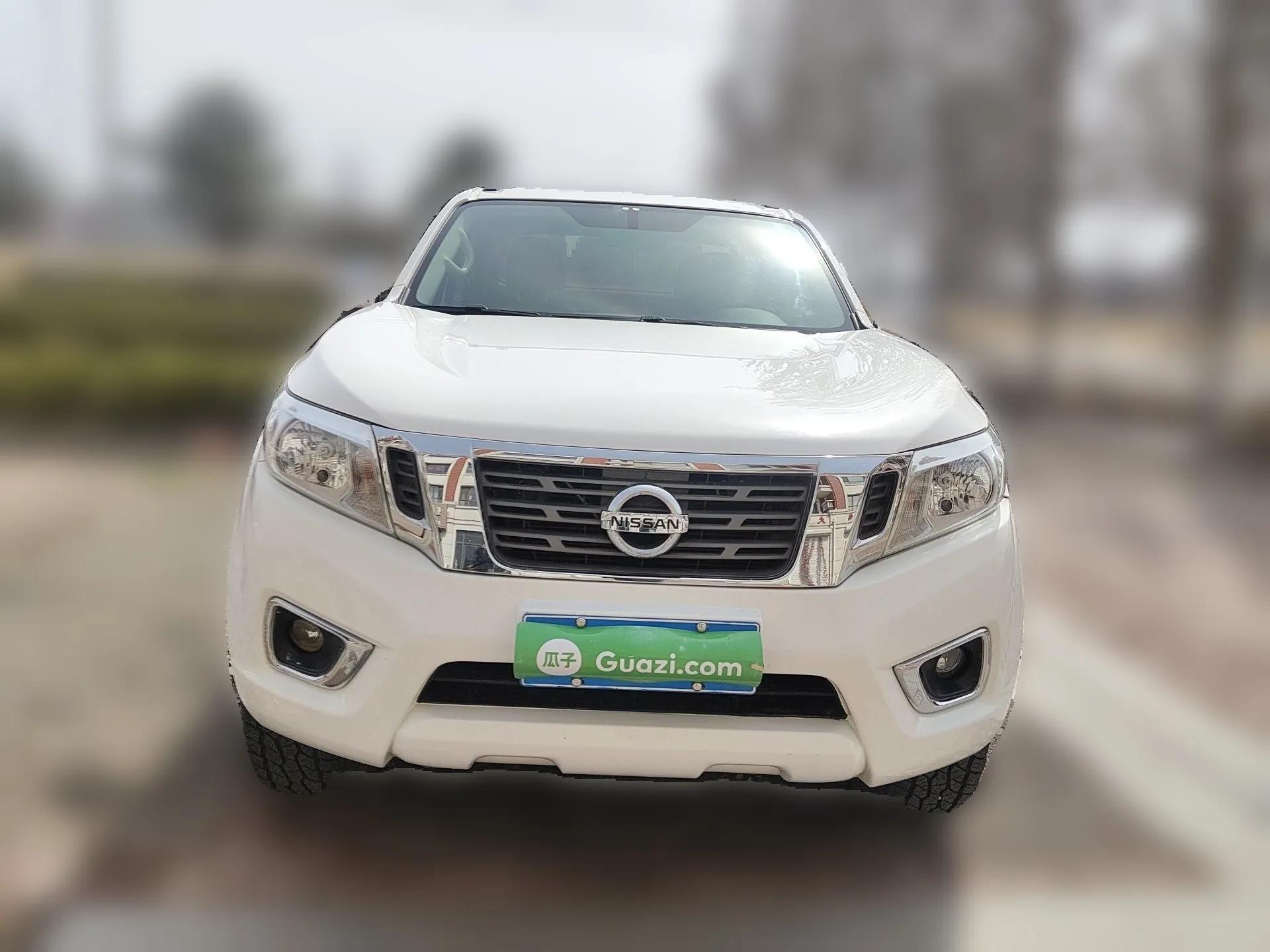Nissan Navara 2017 2.5L Automatic 2WD Luxury Edition QR25 — миниатюра 2