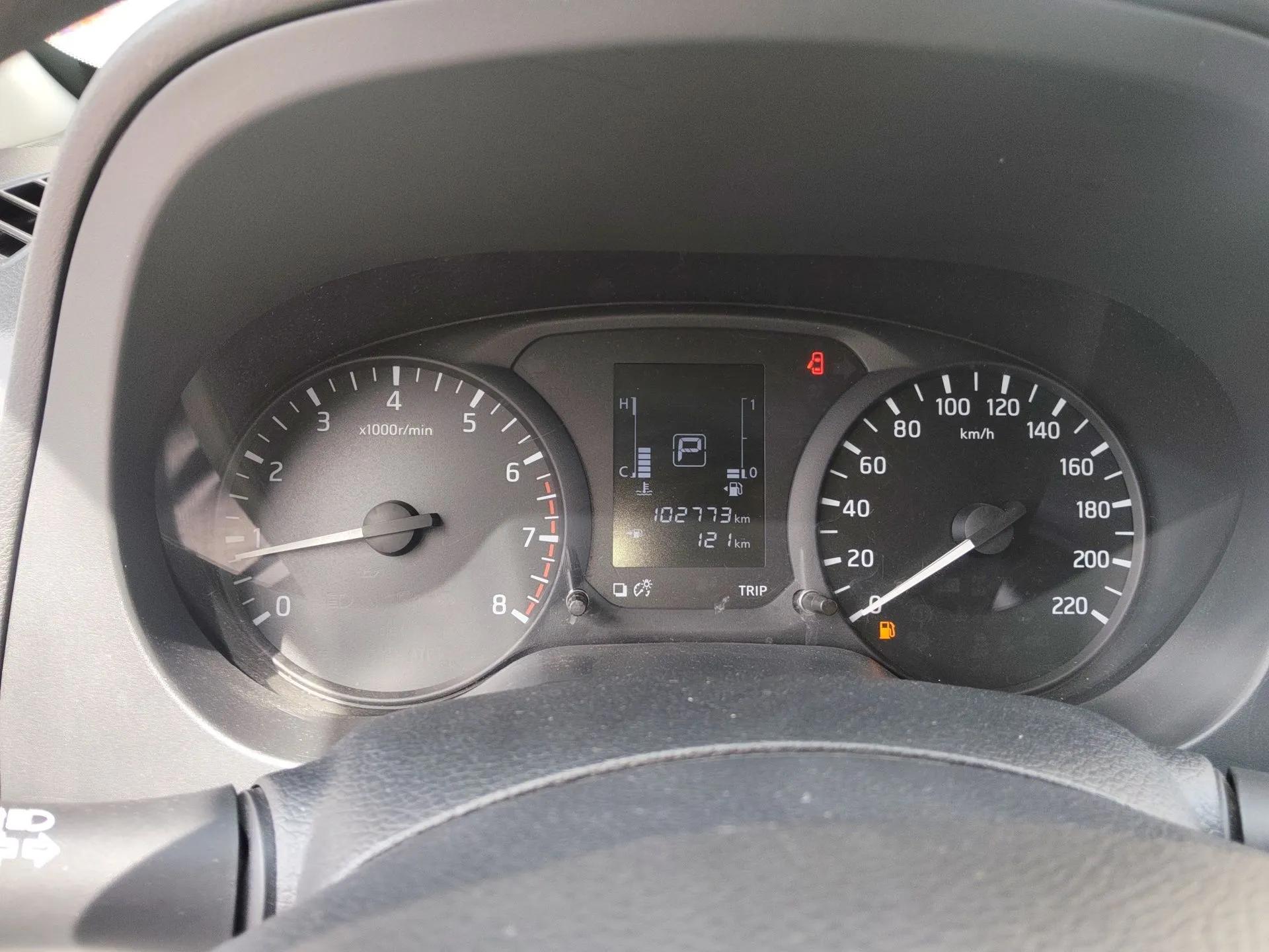 Nissan Navara 2017 2.5L Automatic 2WD Luxury Edition QR25 — миниатюра 12