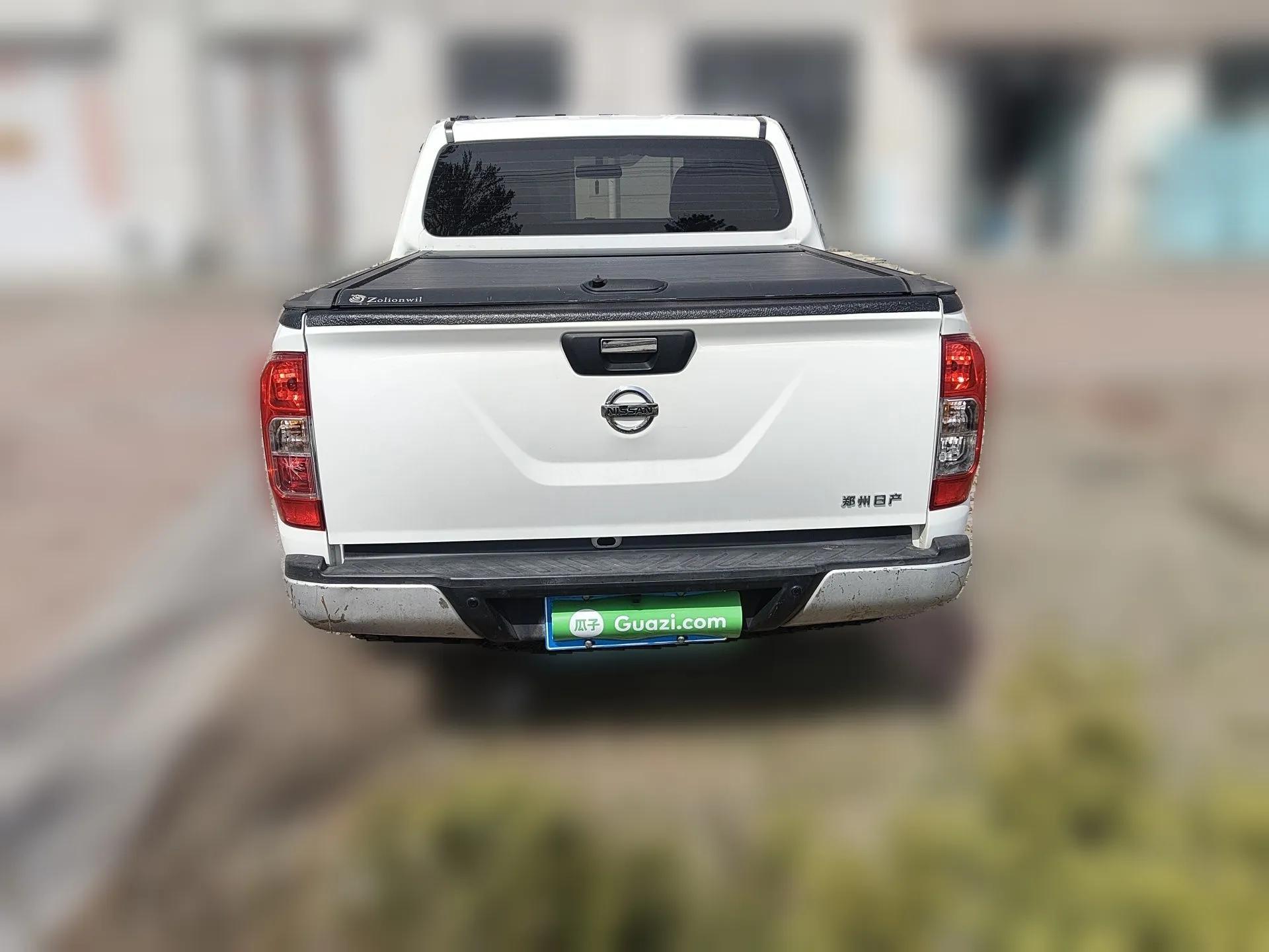 Nissan Navara 2017 2.5L Automatic 2WD Luxury Edition QR25 — миниатюра 5