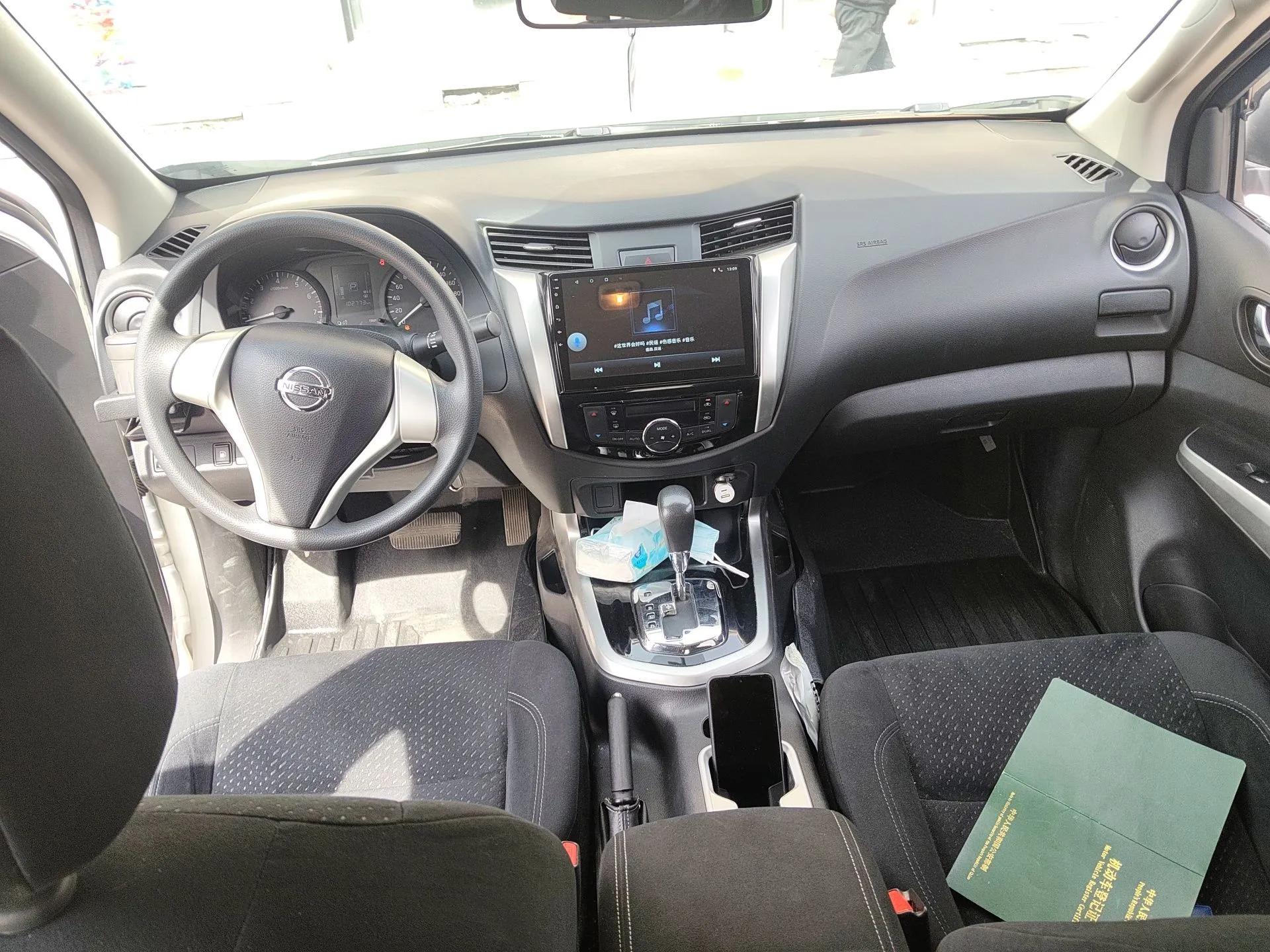 Nissan Navara 2017 2.5L Automatic 2WD Luxury Edition QR25 — миниатюра 10