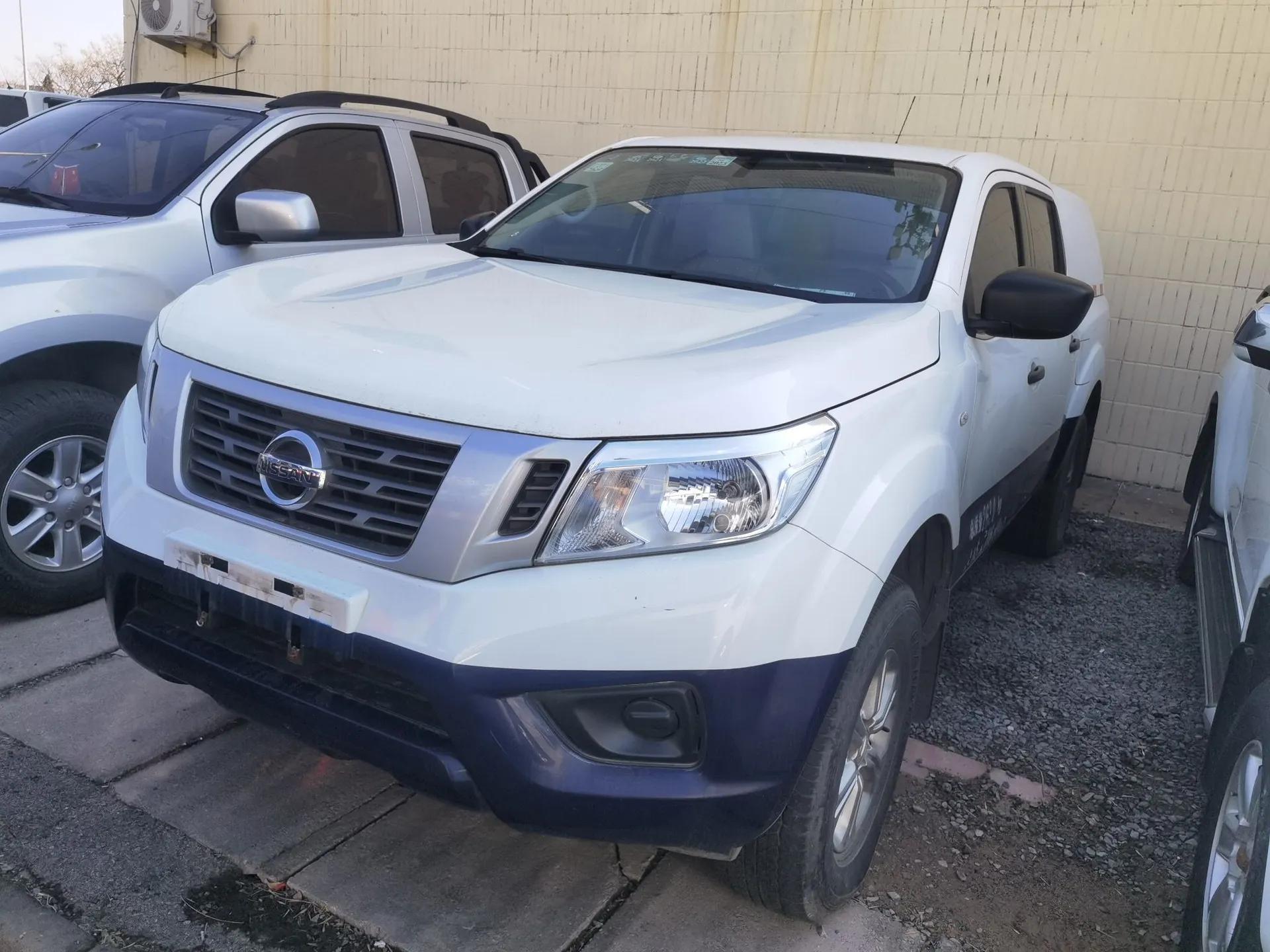 Nissan Navara 2017 2.5L Automatic 2WD Luxury Edition QR25 — миниатюра 1