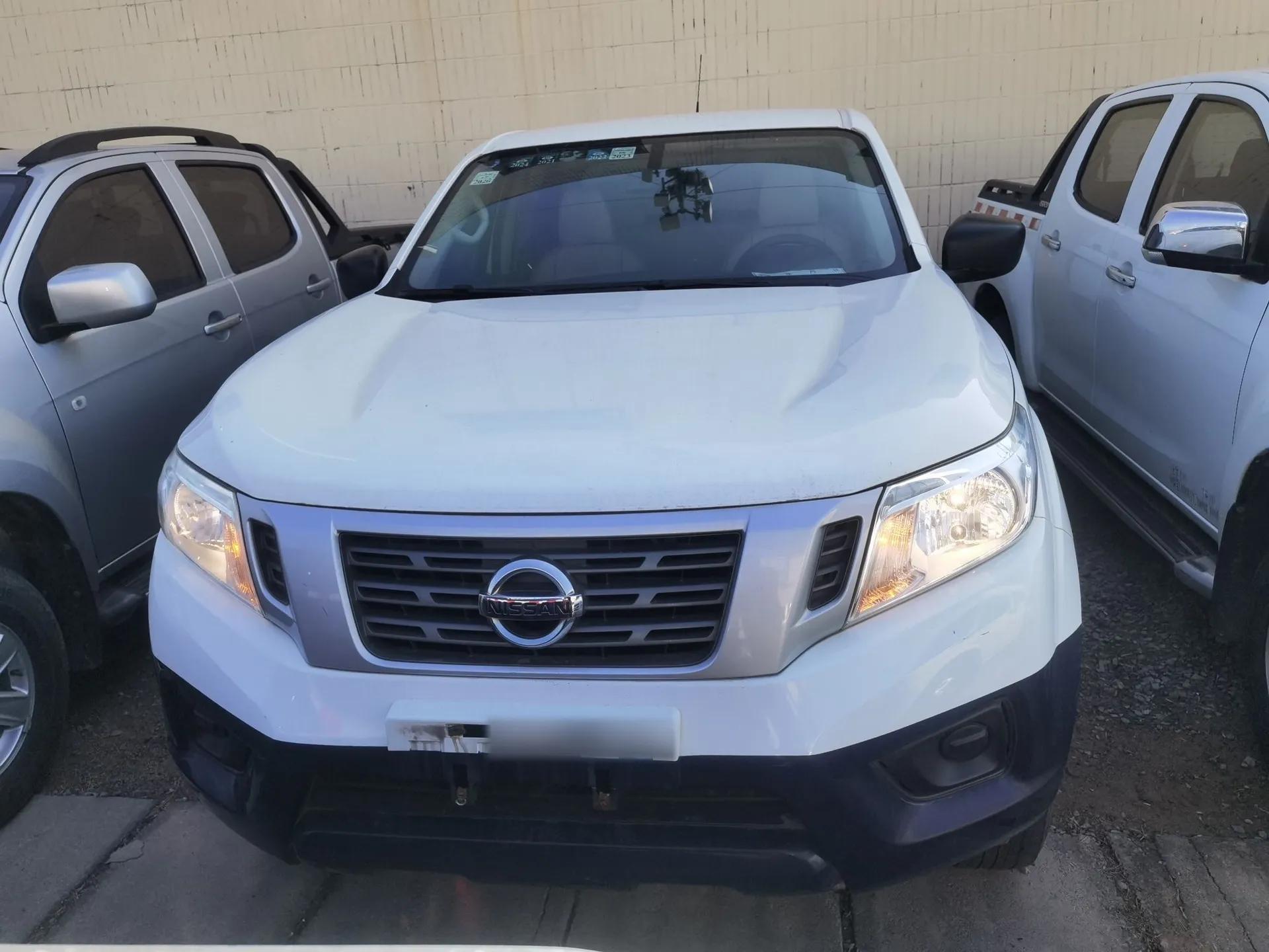 Nissan Navara 2017 2.5L Automatic 2WD Luxury Edition QR25 — миниатюра 2