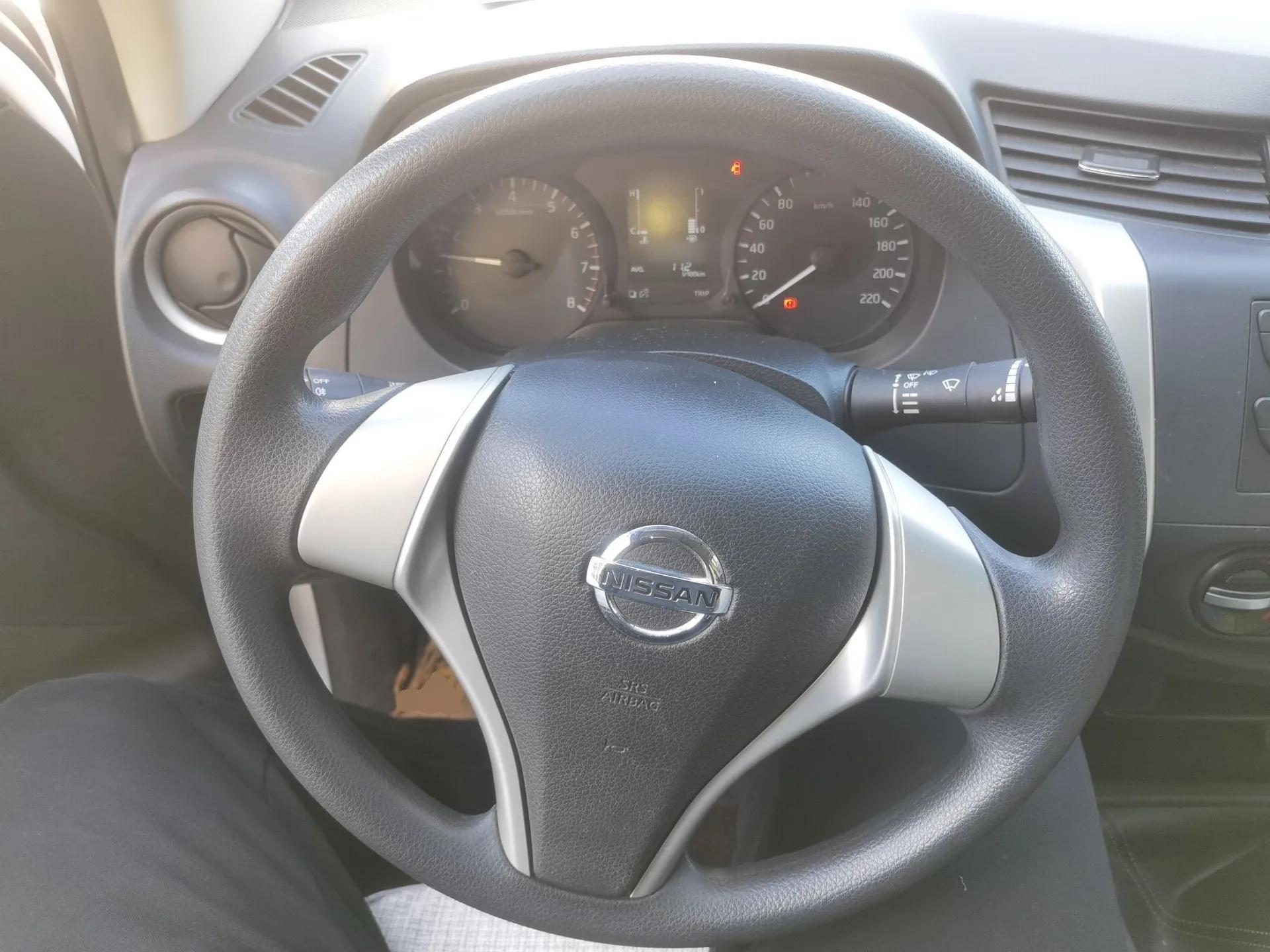 Nissan Navara 2017 2.5L Automatic 2WD Luxury Edition QR25 — миниатюра 13