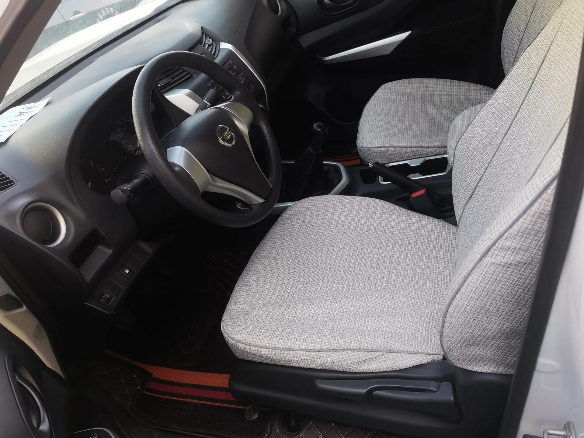 Nissan Navara 2017 2.5L Automatic 2WD Luxury Edition QR25 — миниатюра 17