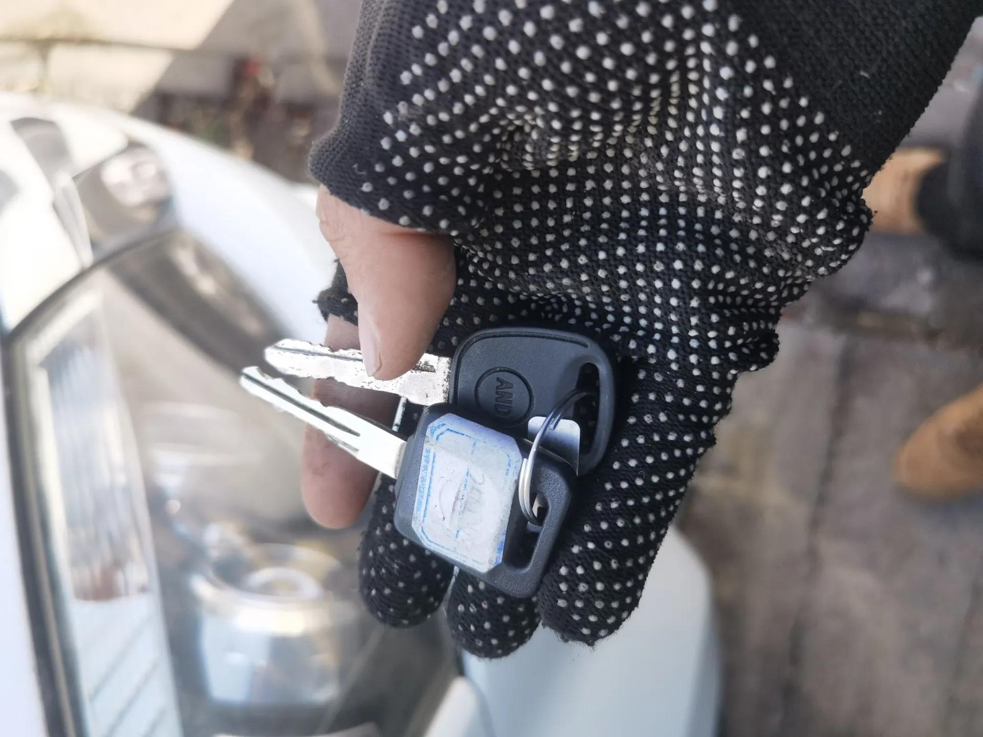 Nissan Navara 2017 2.5L Automatic 2WD Luxury Edition QR25 — миниатюра 22