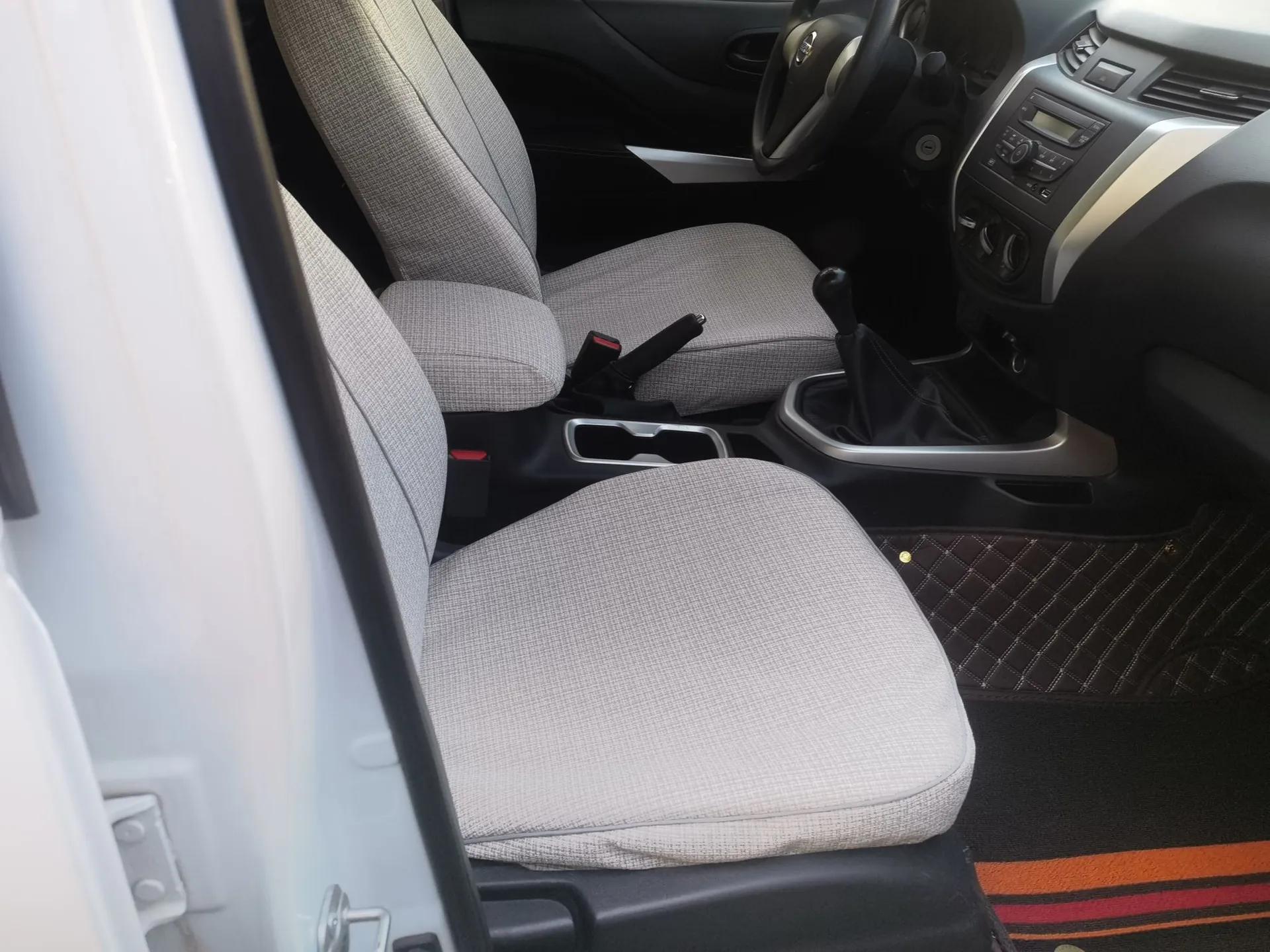 Nissan Navara 2017 2.5L Automatic 2WD Luxury Edition QR25 — миниатюра 23