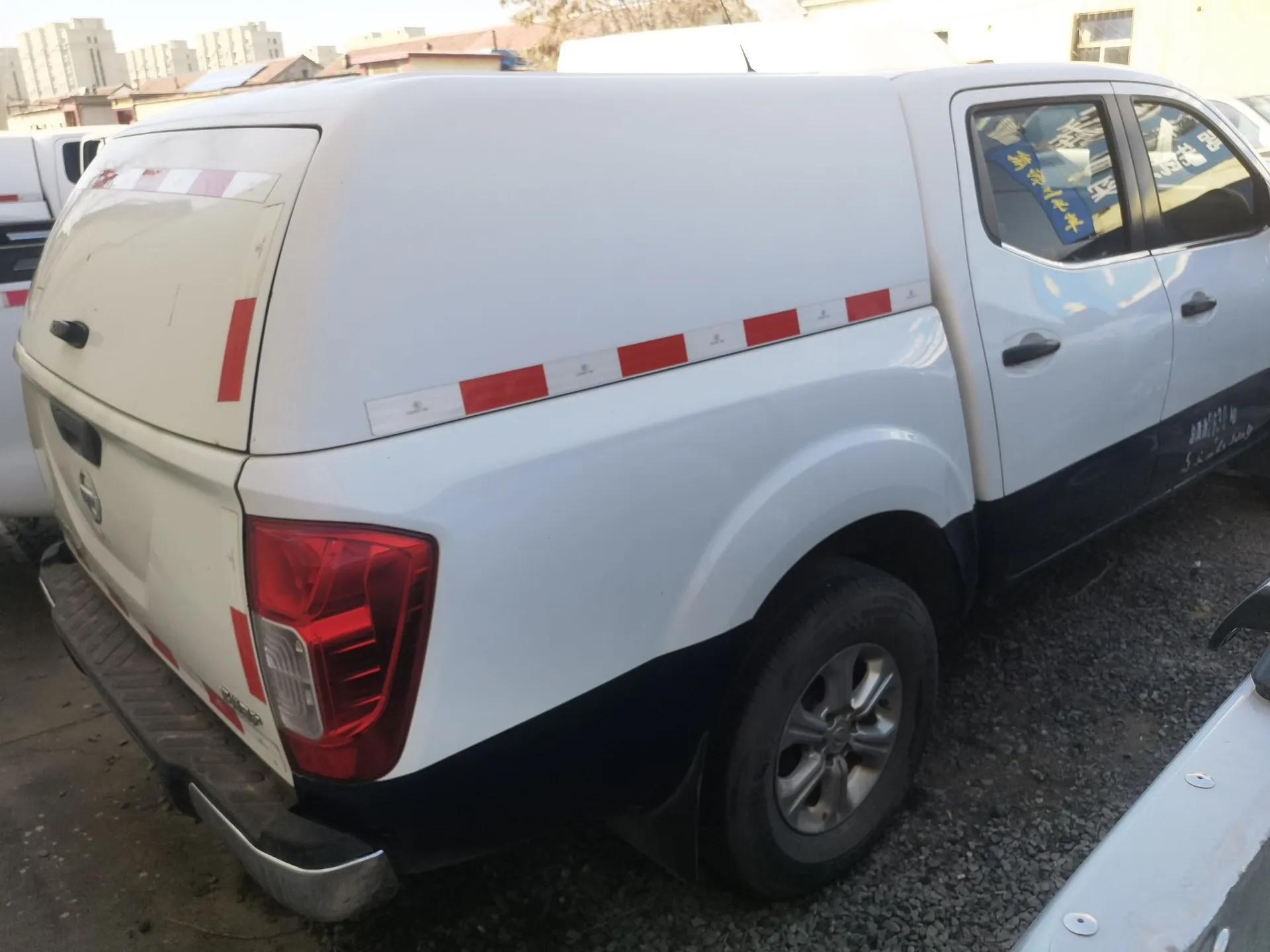 Nissan Navara 2017 2.5L Automatic 2WD Luxury Edition QR25 — миниатюра 4