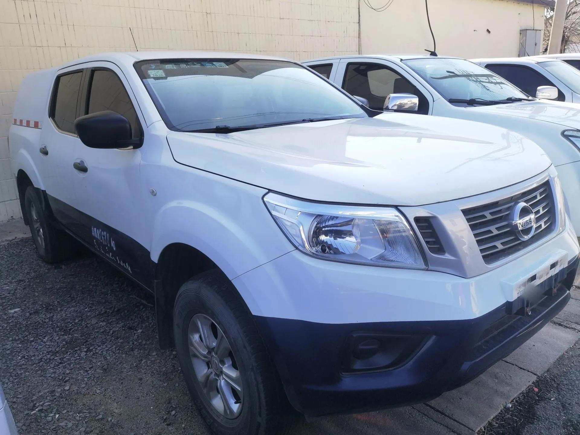 Nissan Navara 2017 2.5L Automatic 2WD Luxury Edition QR25 — миниатюра 6
