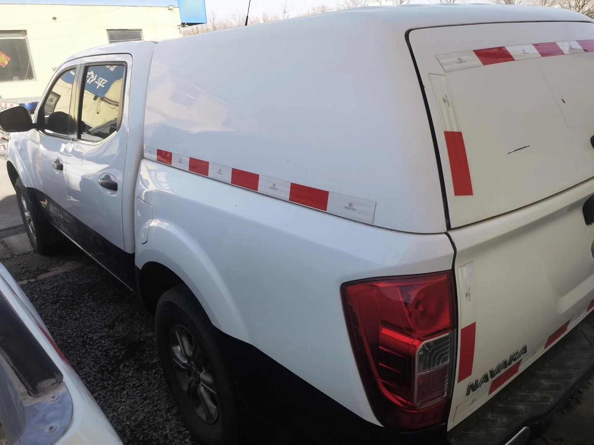 Nissan Navara 2017 2.5L Automatic 2WD Luxury Edition QR25 — миниатюра 7