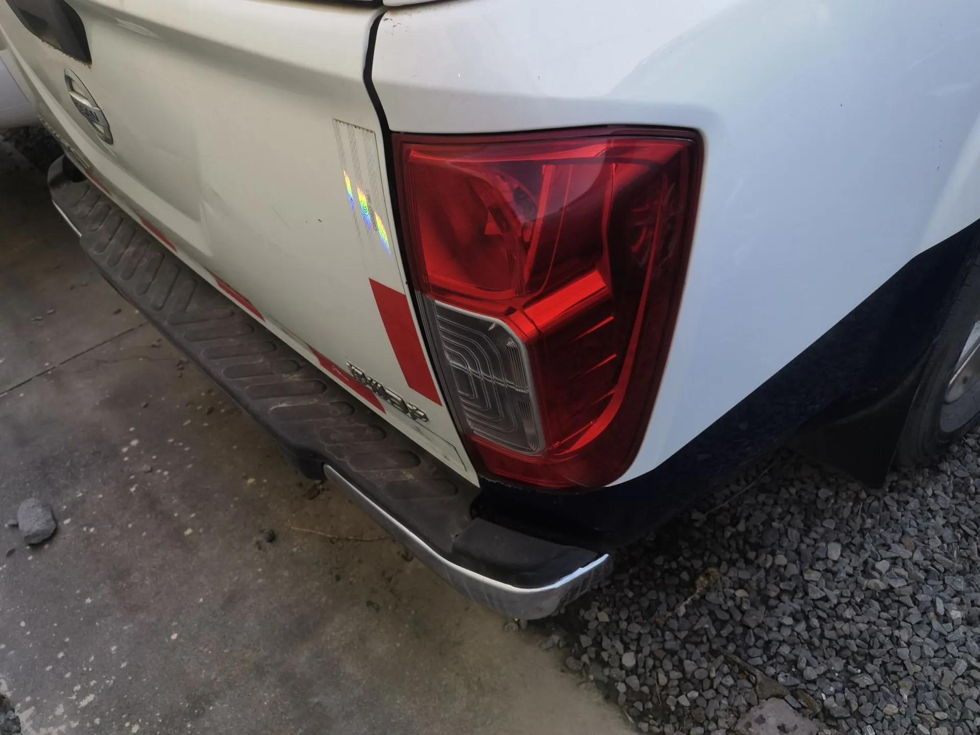 Nissan Navara 2017 2.5L Automatic 2WD Luxury Edition QR25 — миниатюра 8