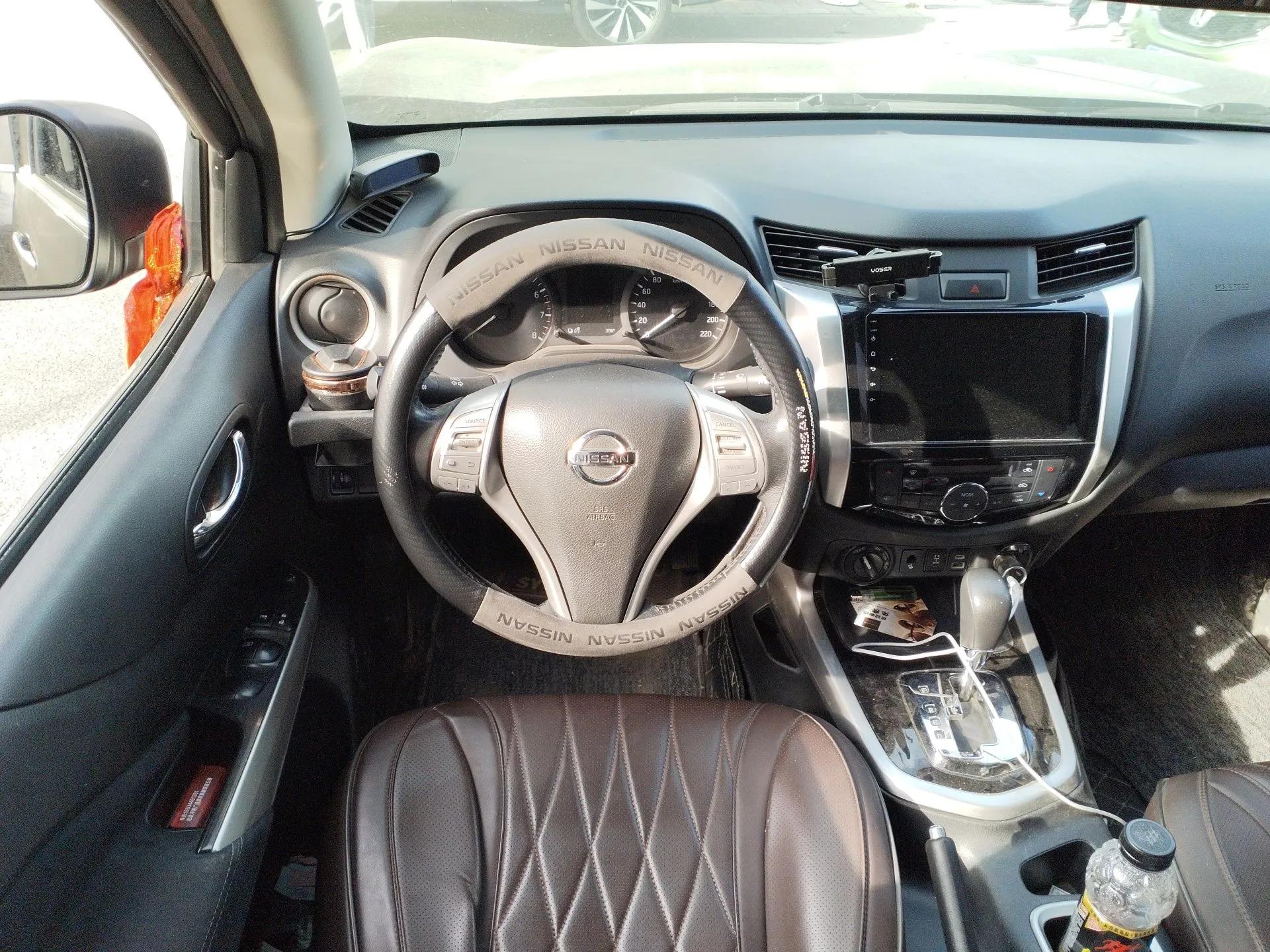 Nissan Navara 2017 2.5L Automatic 4x4 Luxury Edition QR25 — миниатюра 11