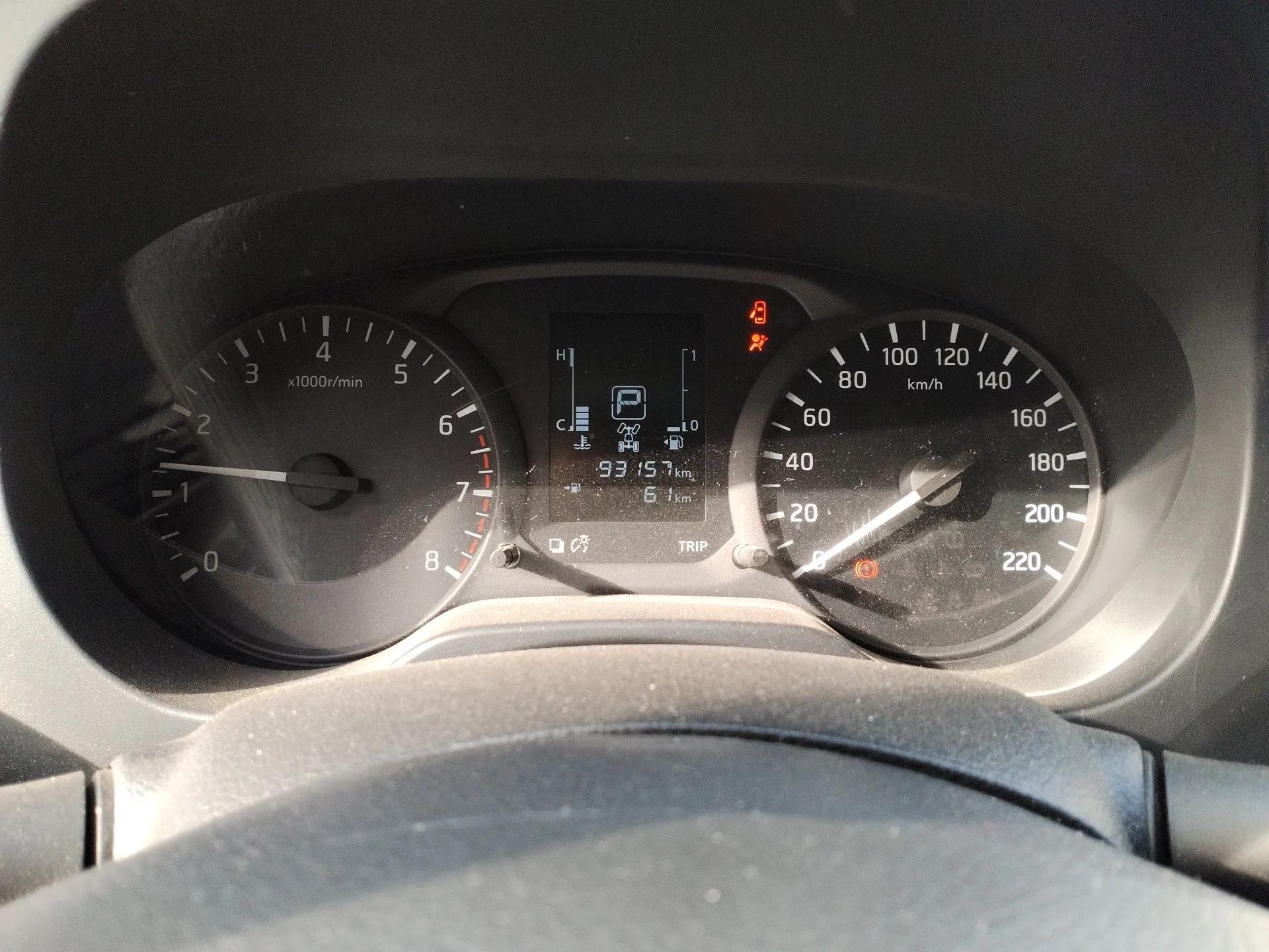 Nissan Navara 2017 2.5L Automatic 4x4 Luxury Edition QR25 — миниатюра 12