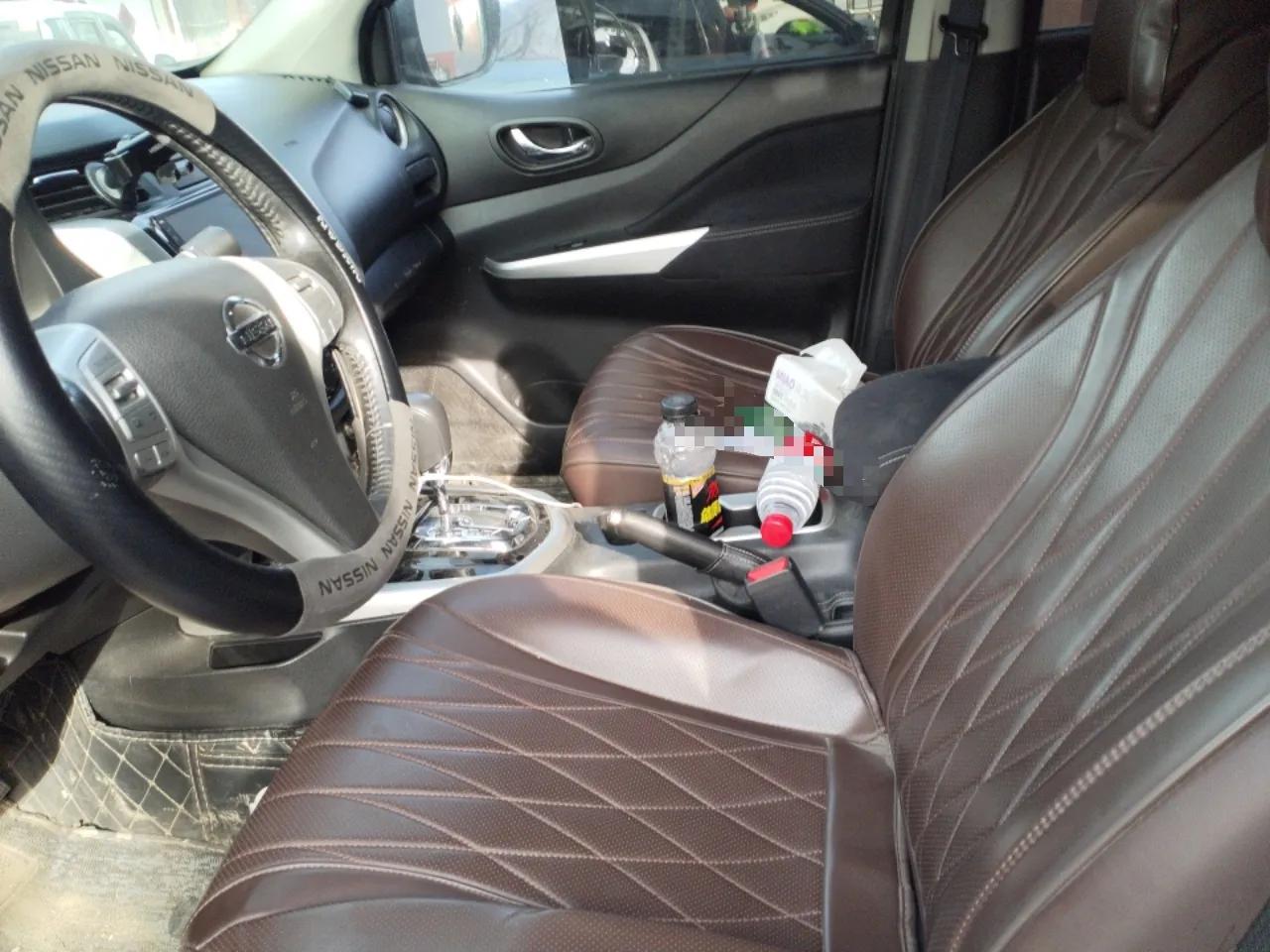 Nissan Navara 2017 2.5L Automatic 4x4 Luxury Edition QR25 — миниатюра 16