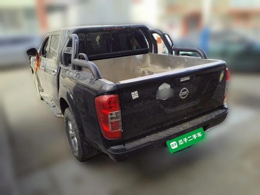 Nissan Navara 2017 2.5L Automatic 4x4 Luxury Edition QR25 — миниатюра 4