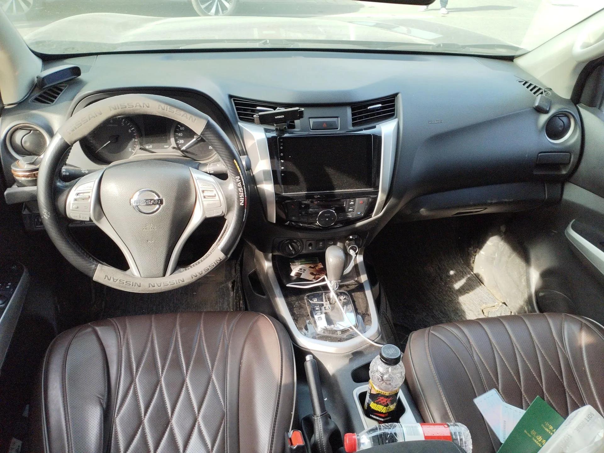 Nissan Navara 2017 2.5L Automatic 4x4 Luxury Edition QR25 — миниатюра 10