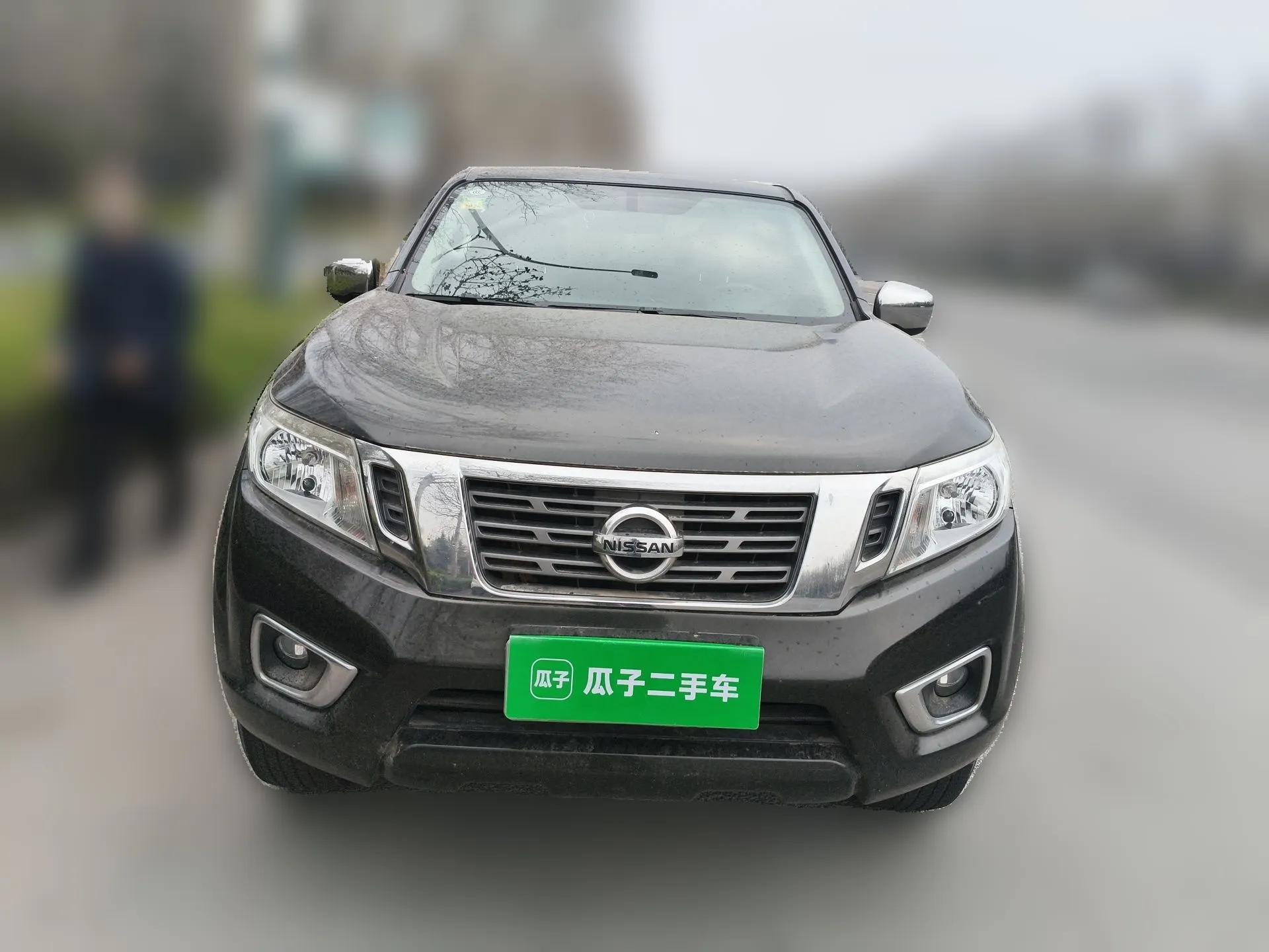 Nissan Navara 2017 2.5L Manual Two-Wheel Drive Luxury Edition QR25 — миниатюра 2