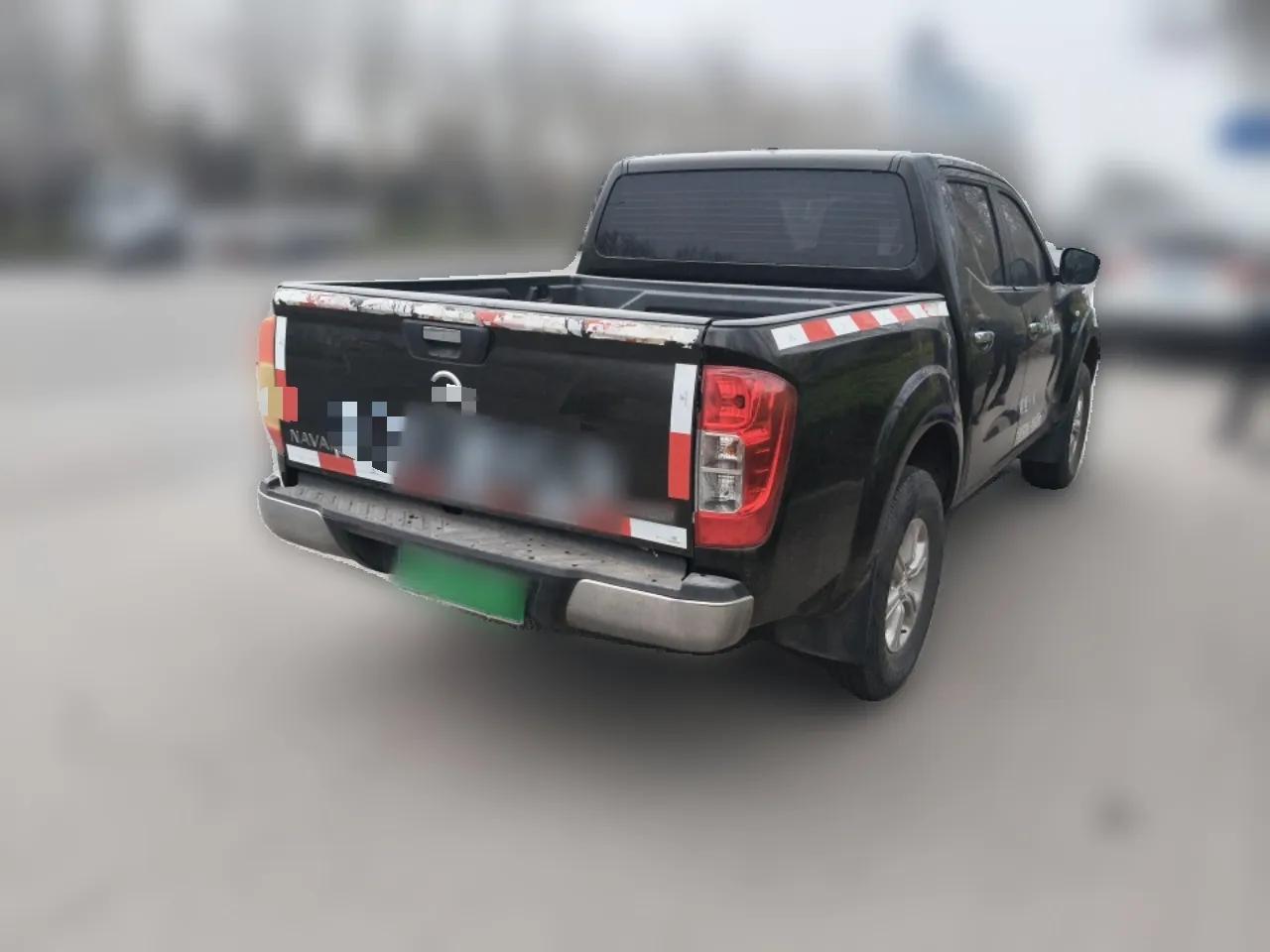 Nissan Navara 2017 2.5L Manual Two-Wheel Drive Luxury Edition QR25 — миниатюра 6