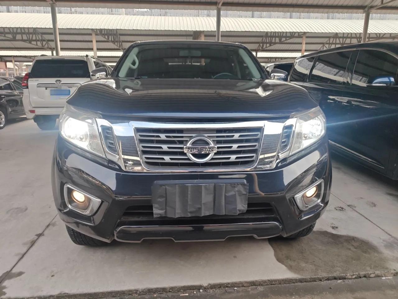 Nissan Navara 2017 2.5L Automatic 2WD Luxury Edition QR25 — миниатюра 2