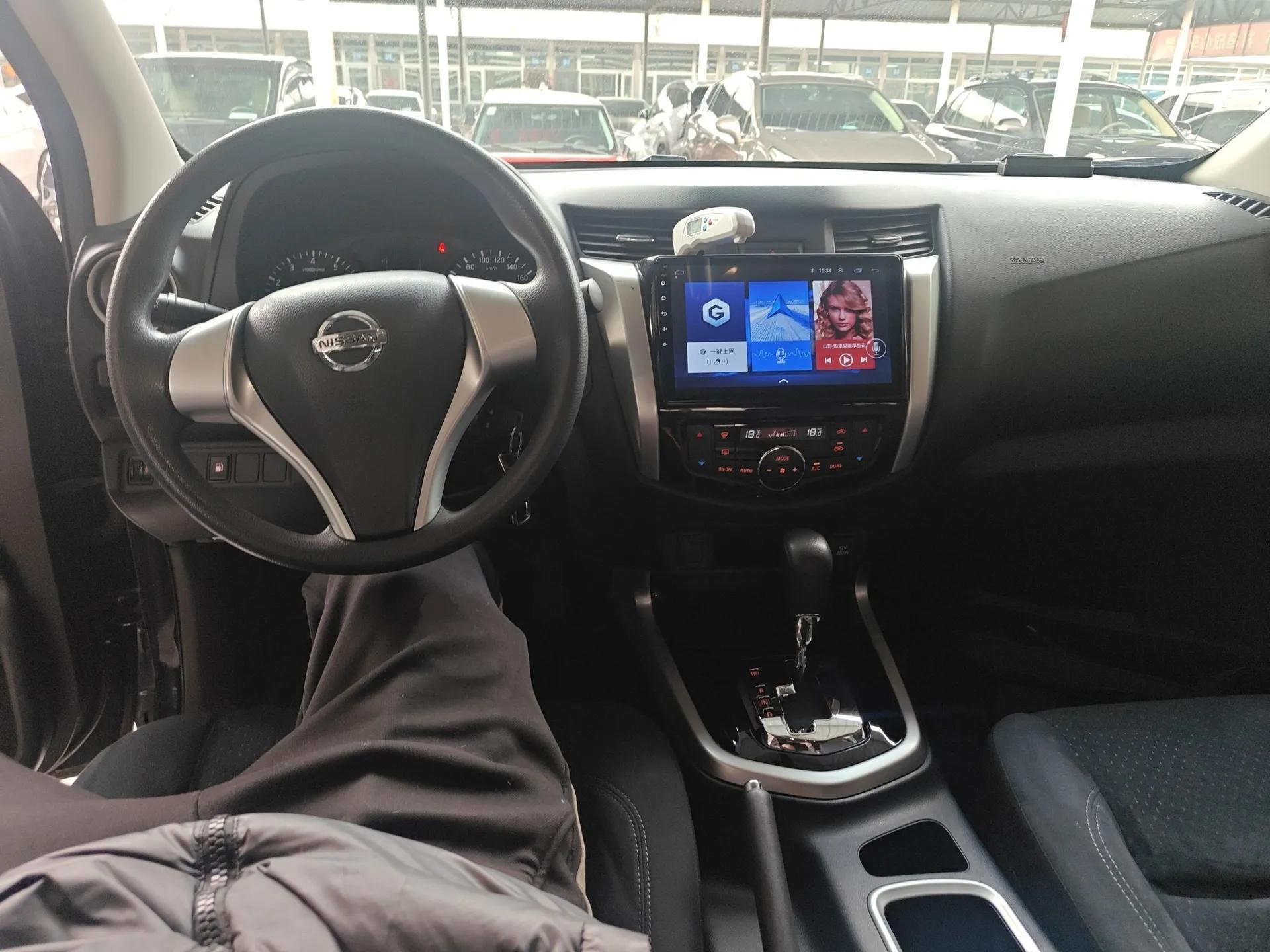 Nissan Navara 2017 2.5L Automatic 2WD Luxury Edition QR25 — миниатюра 13